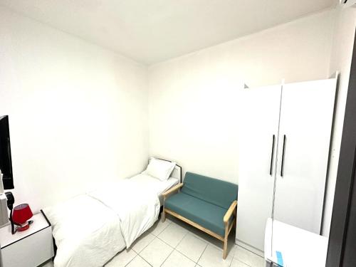 Single Room with Shared Bathroom photo 1