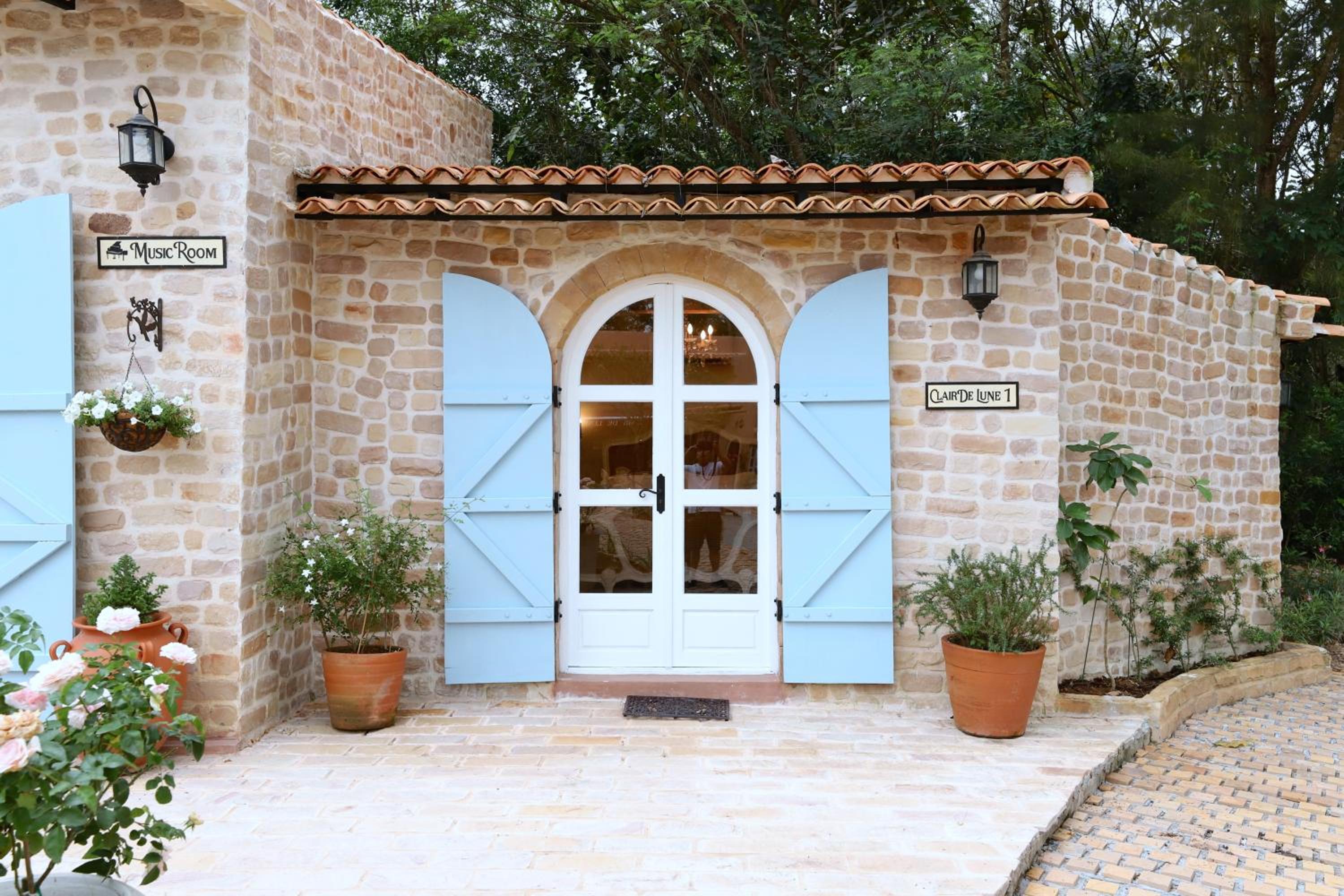 Villa - Photo 3