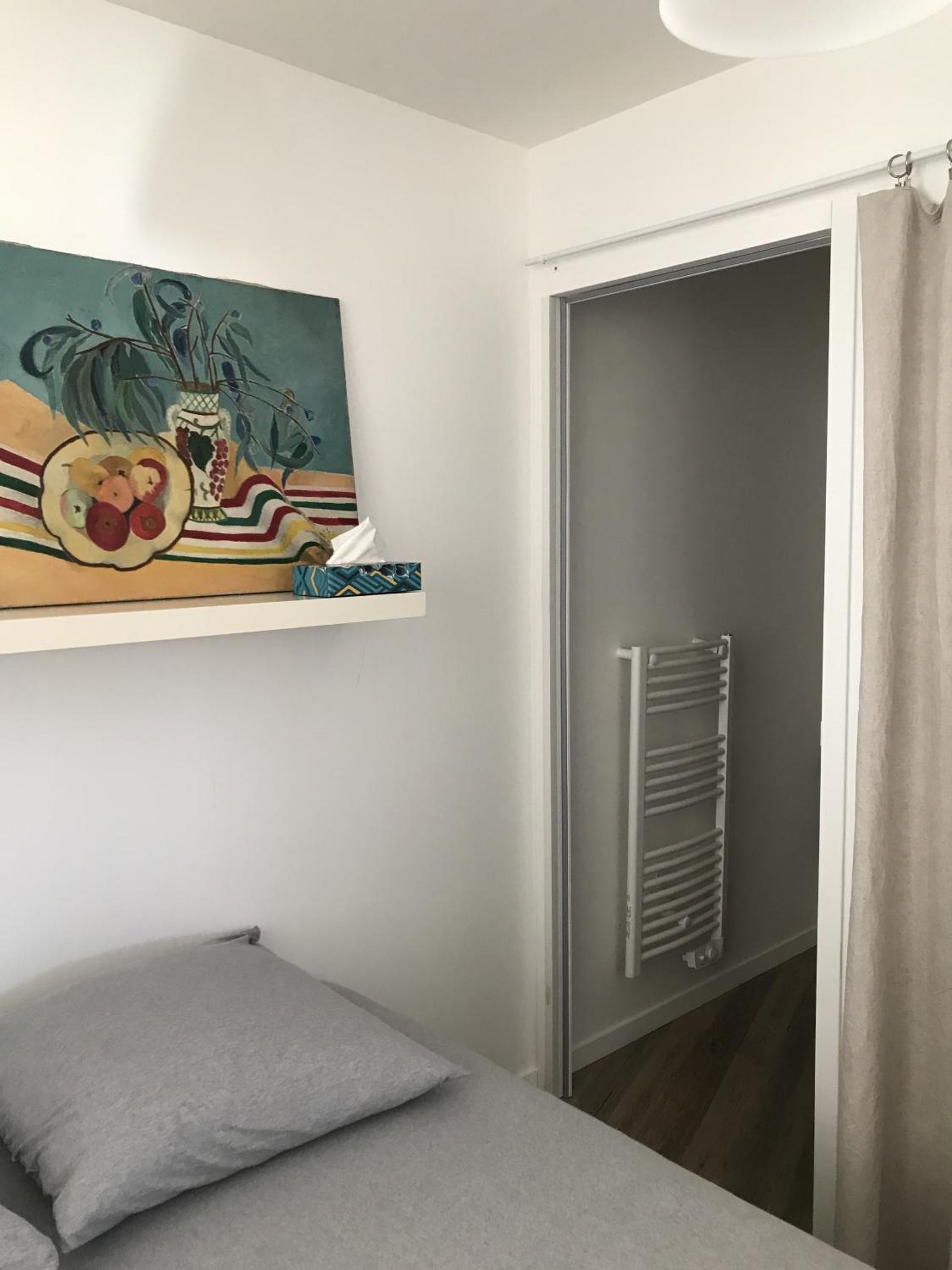 Apartment with Shower photo 3