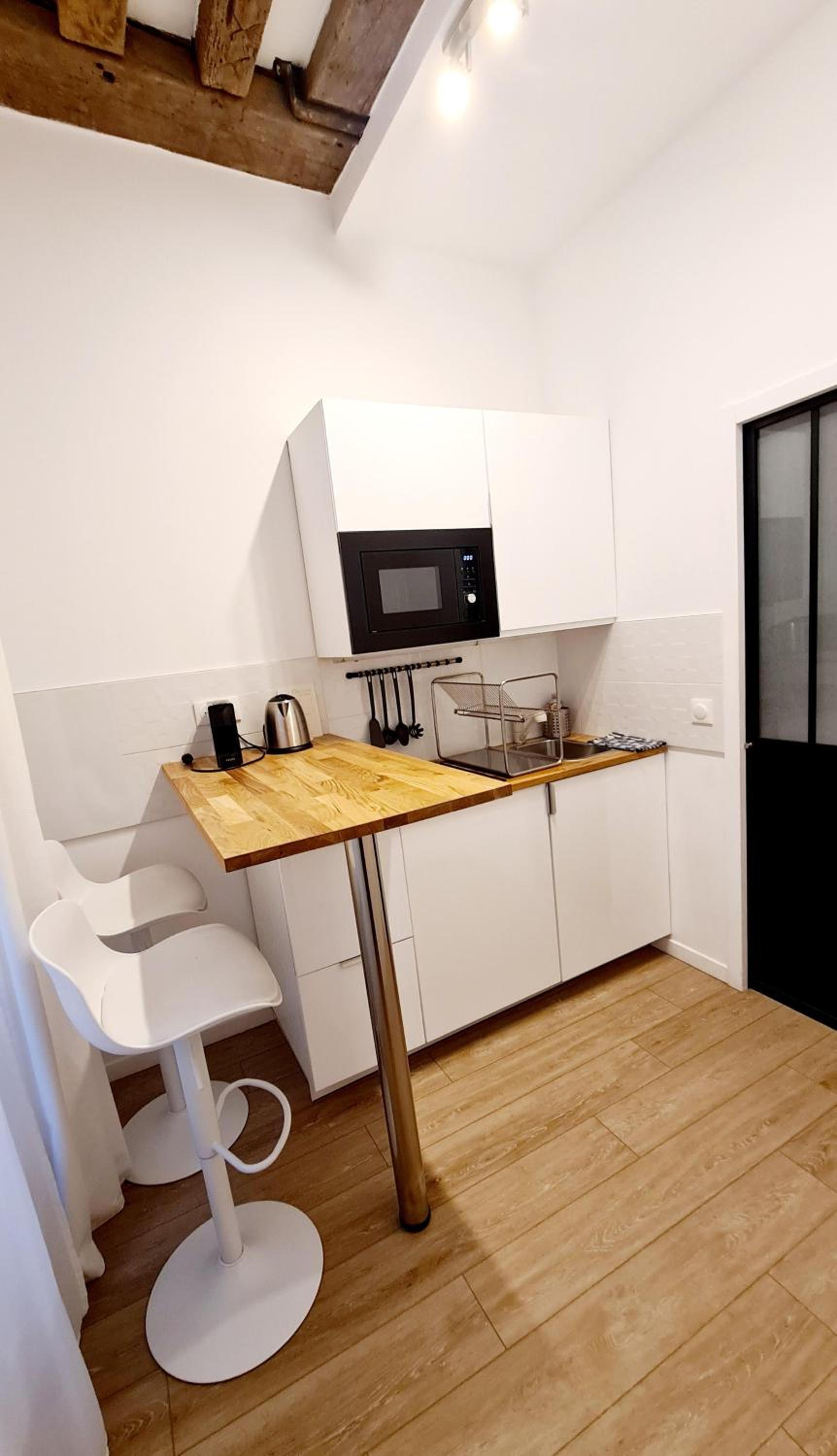 One-Bedroom Apartment photo 3