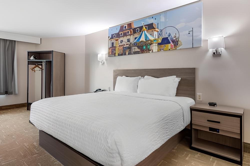 Clarion Pointe Galveston Seawall, Photo 2