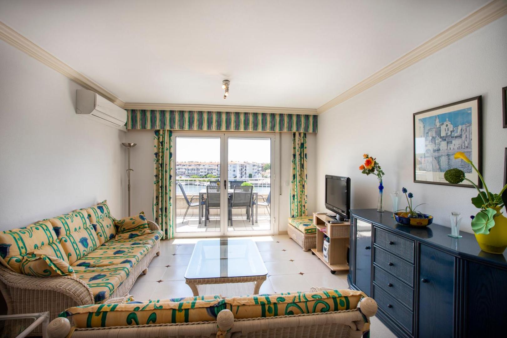 Apartment with Lake View