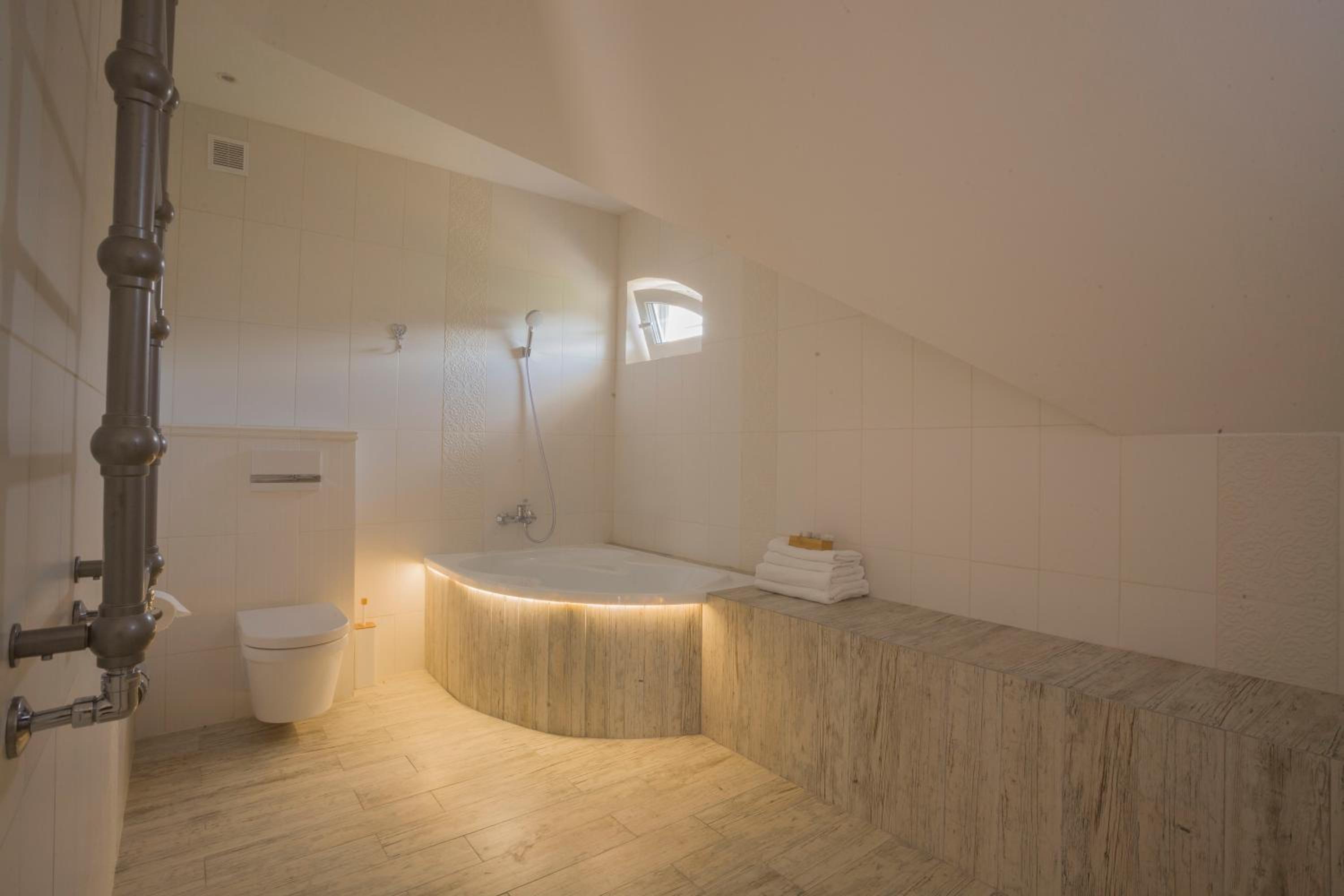 Suite with Mountain View in Small Manor House - Photo 7