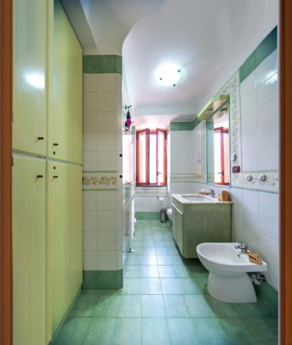 Double Room with Private External Bathroom - Photo 10