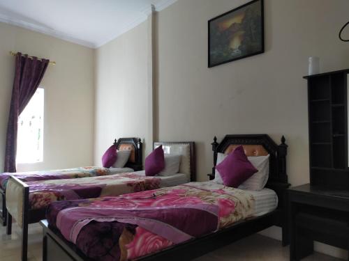 Twin Room with Private Bathroom photo 3