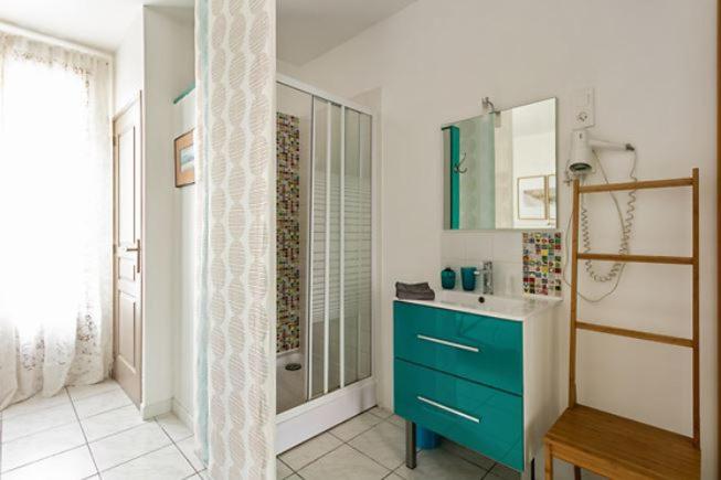 Family Room with Private Bathroom photo 2