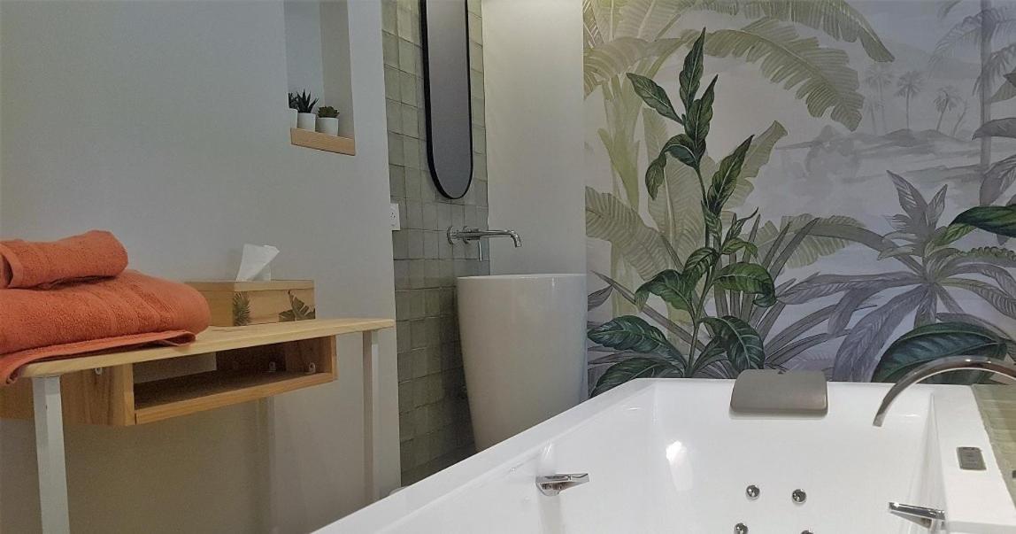 Double Room with Spa Bath photo 2
