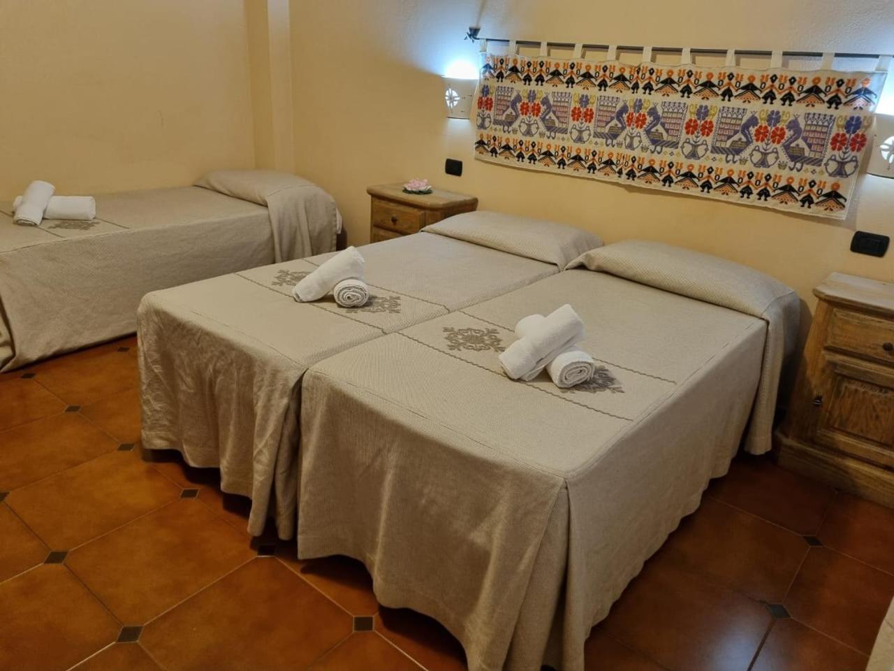 Double Room with Extra Bed - Photo 2