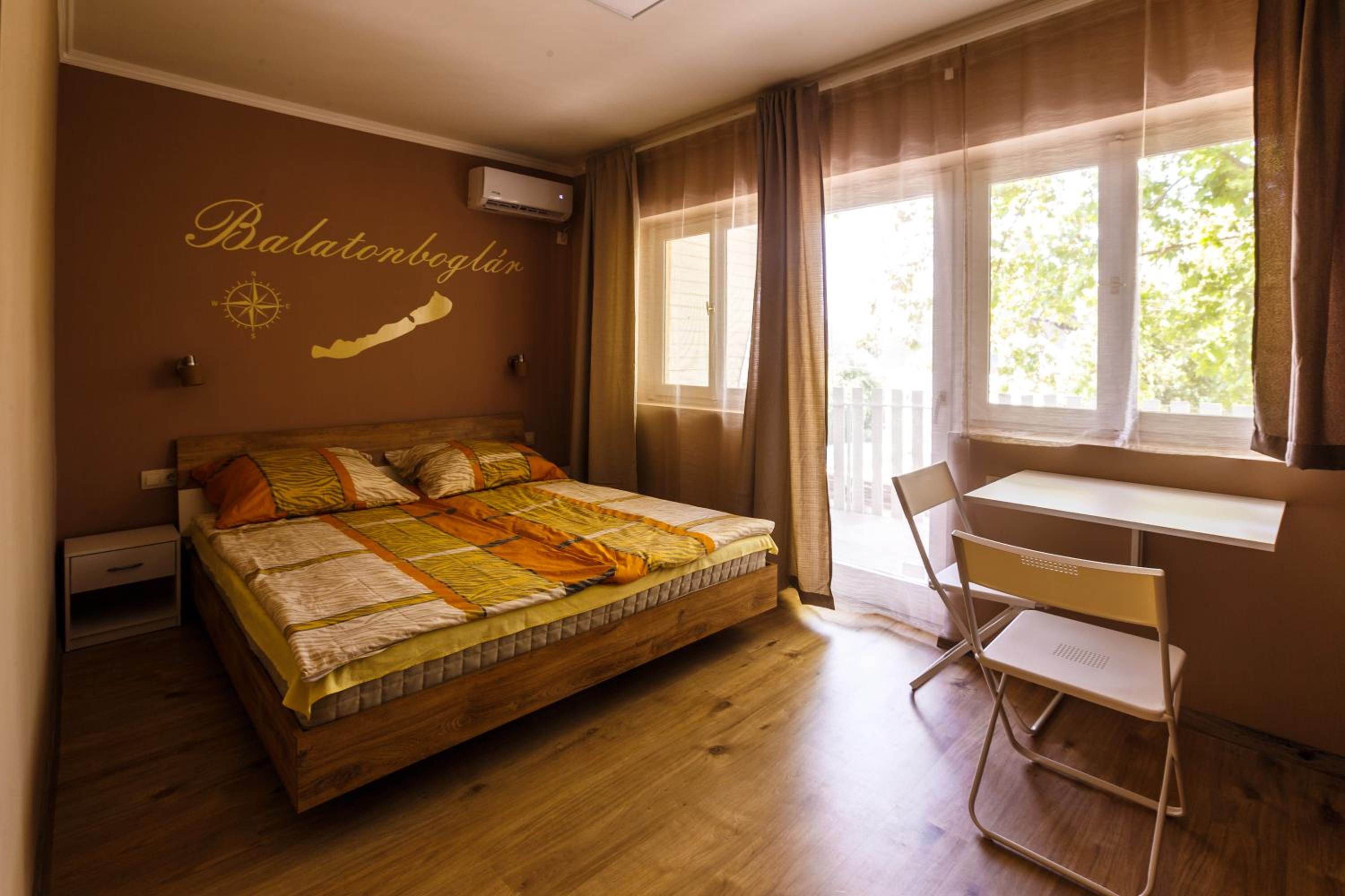 Queen Room with Balcony photo 1