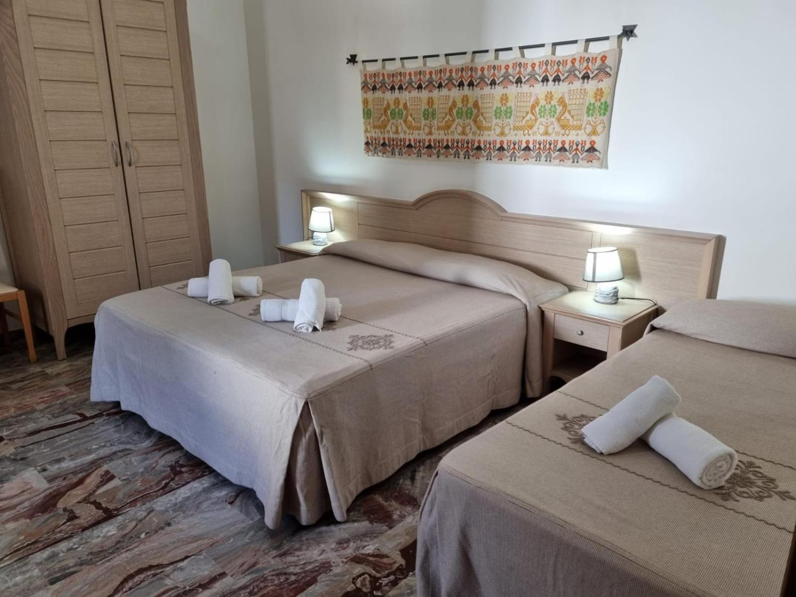 Double or Twin Room with Mountain View - Photo 4