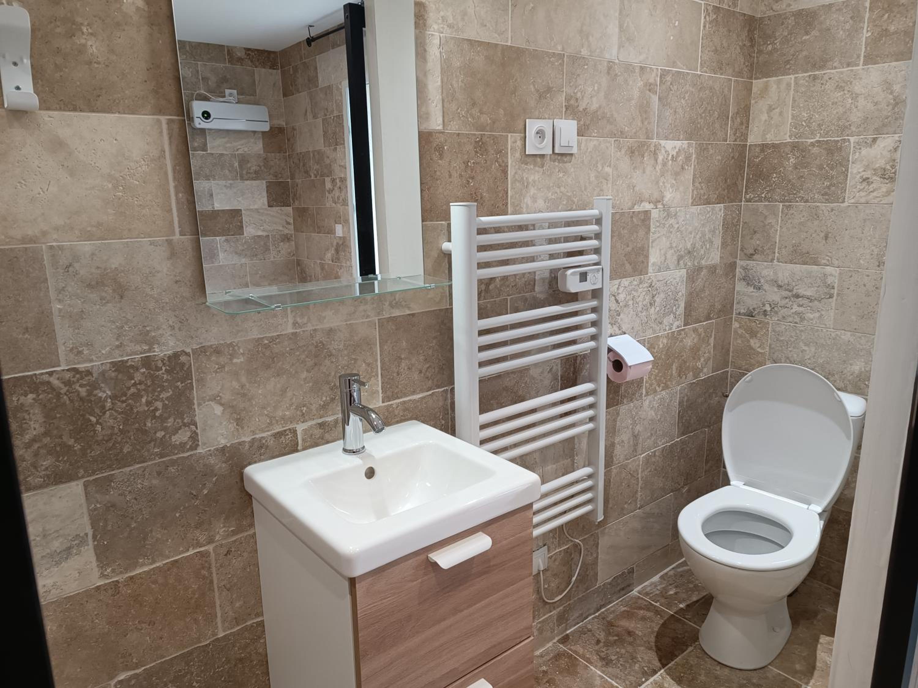 Double Room with Private Bathroom - Photo 4