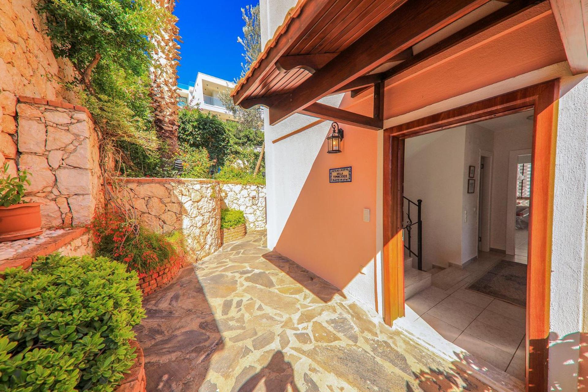 Four-Bedroom Villa with Private Pool photo 3