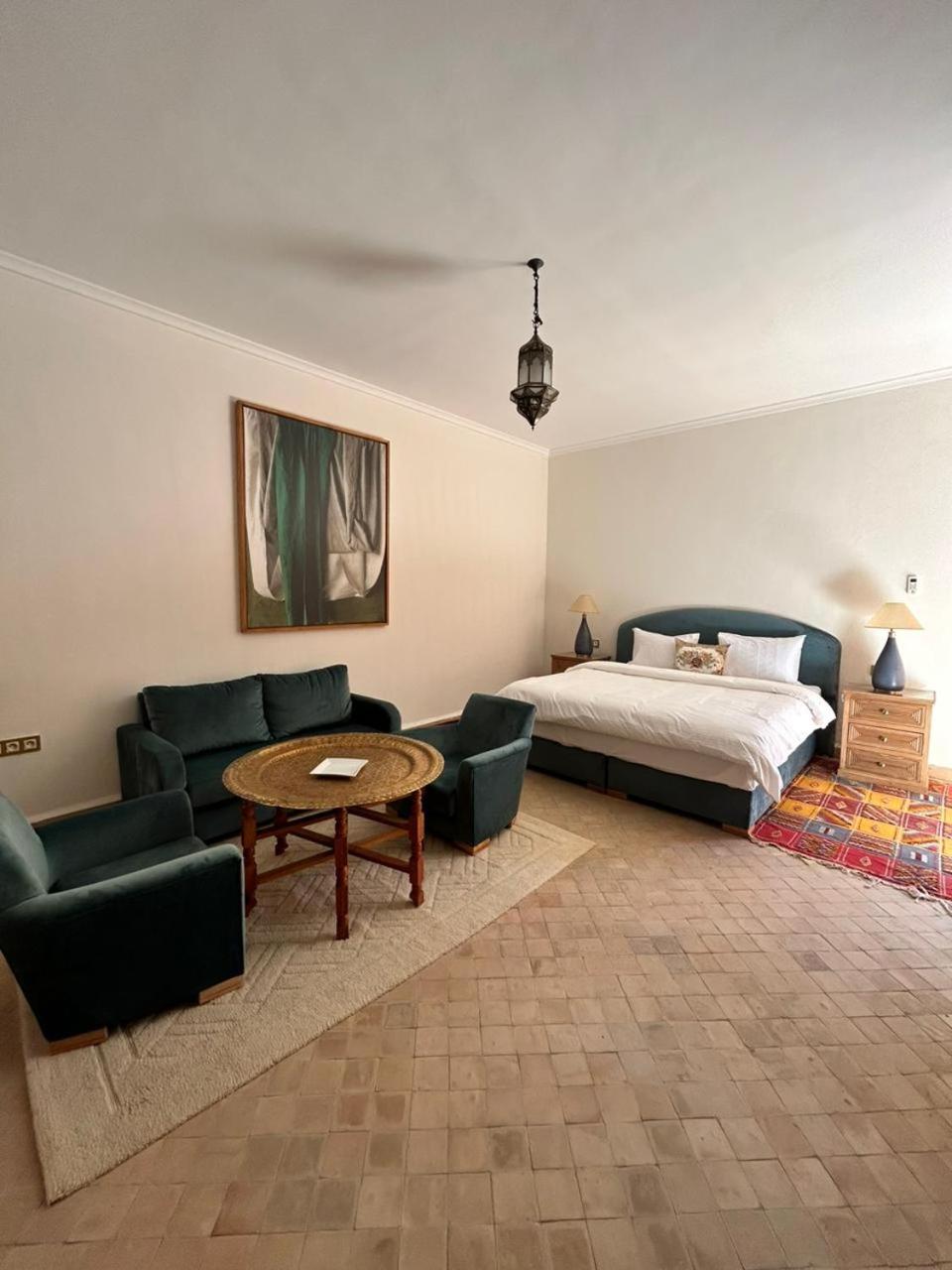 Executive Suite - Photo 1