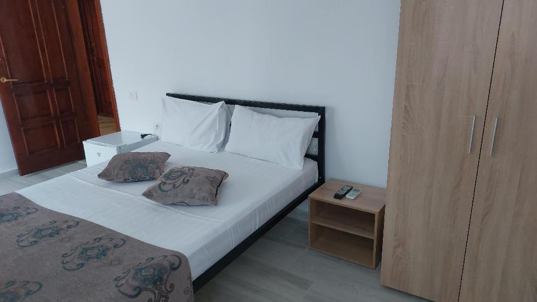 Double Room with Balcony - Photo 3