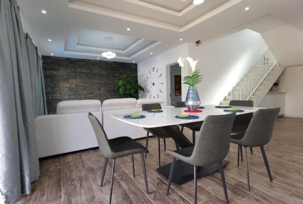 Four Bedroom Villa - Photo 3