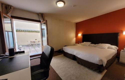 Double Room with Patio photo 1
