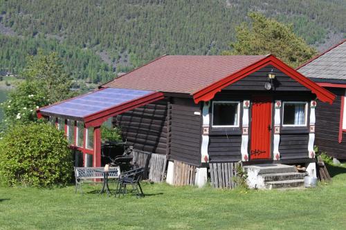 One-Bedroom Cottage with Shared Bathroom