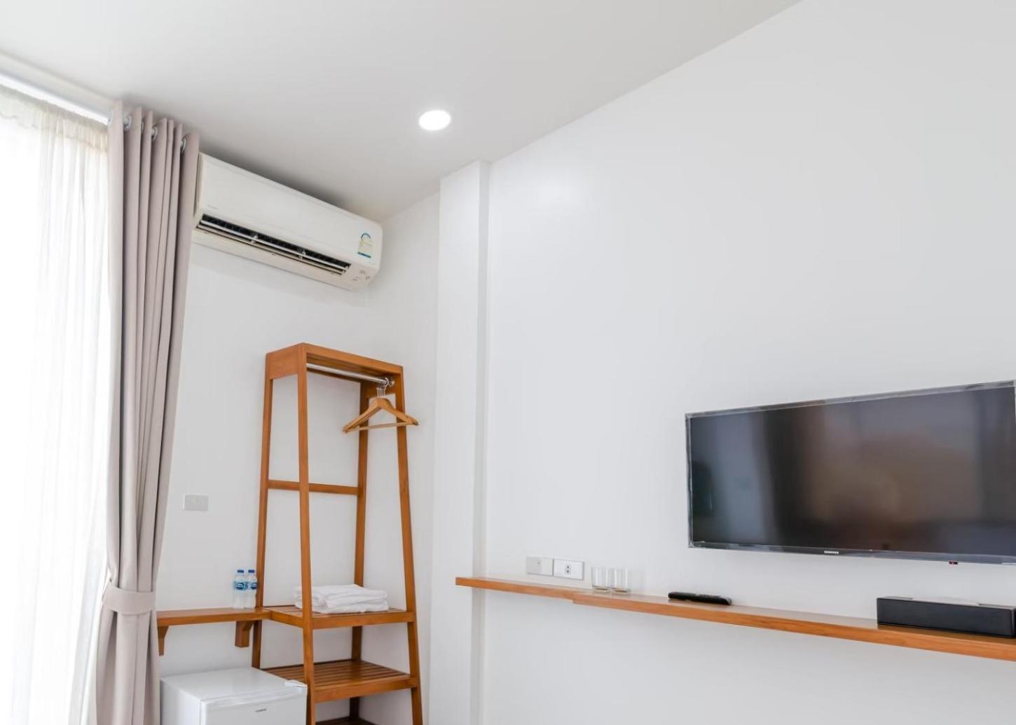 Deluxe Double Room with Balcony - Photo 3