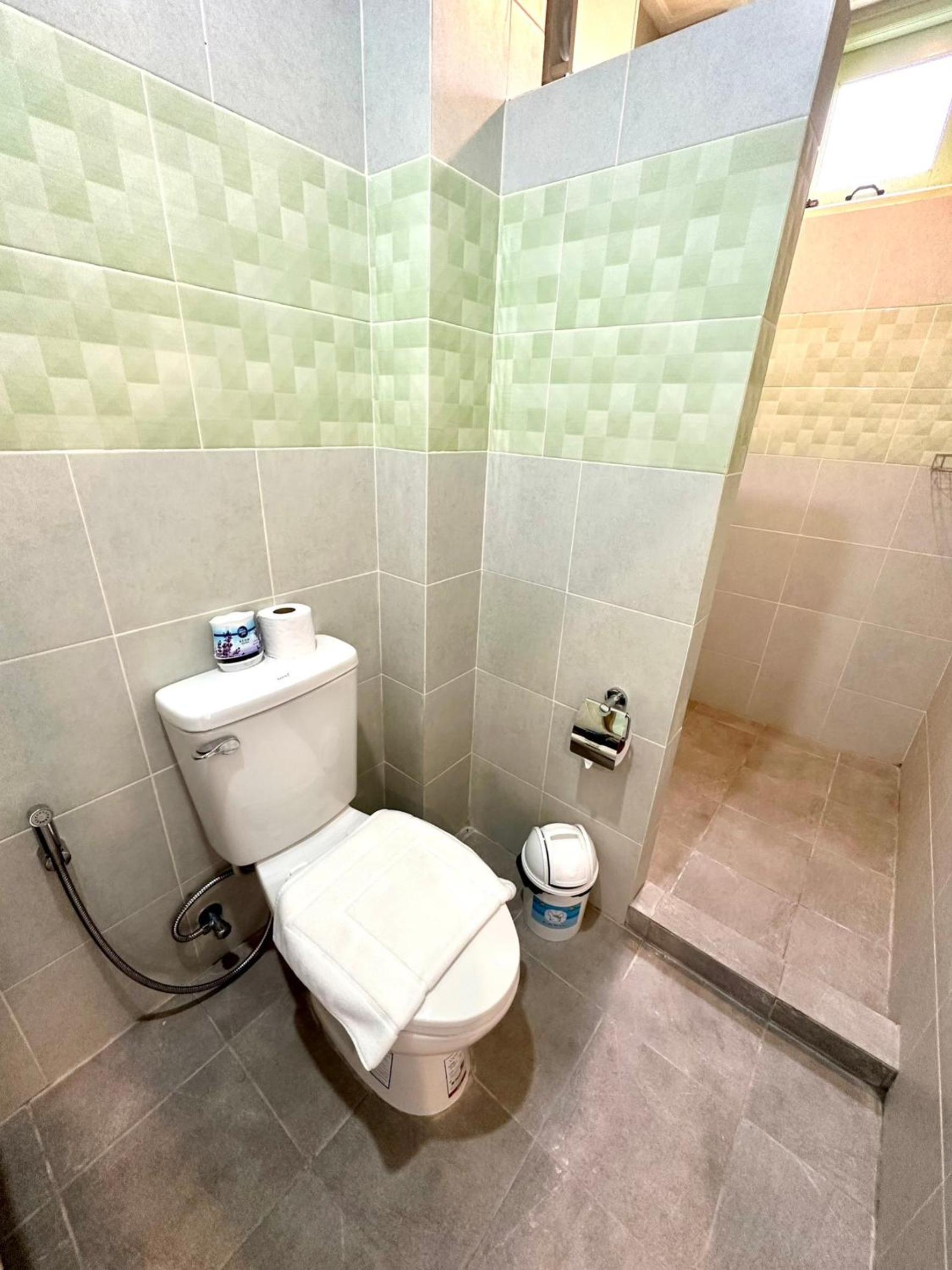Queen Room with Garden View - Photo 12