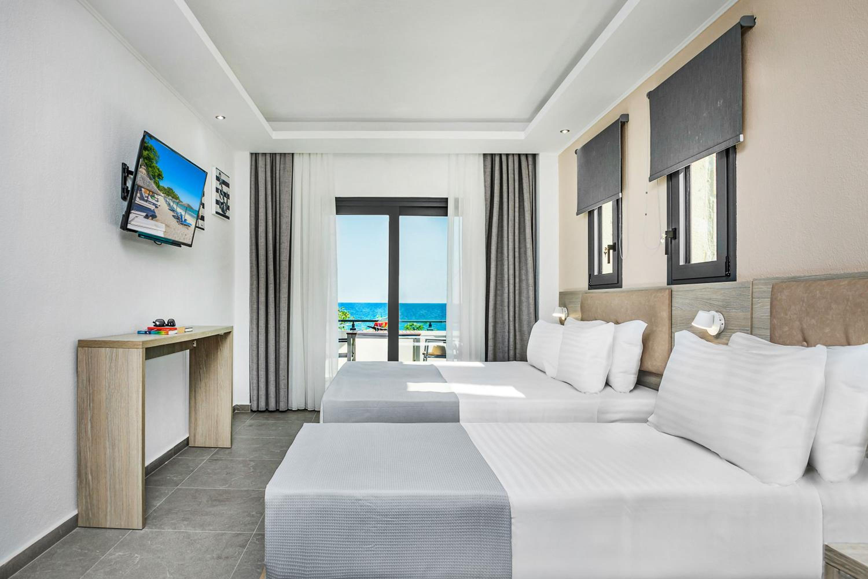 Triple Room with Sea View