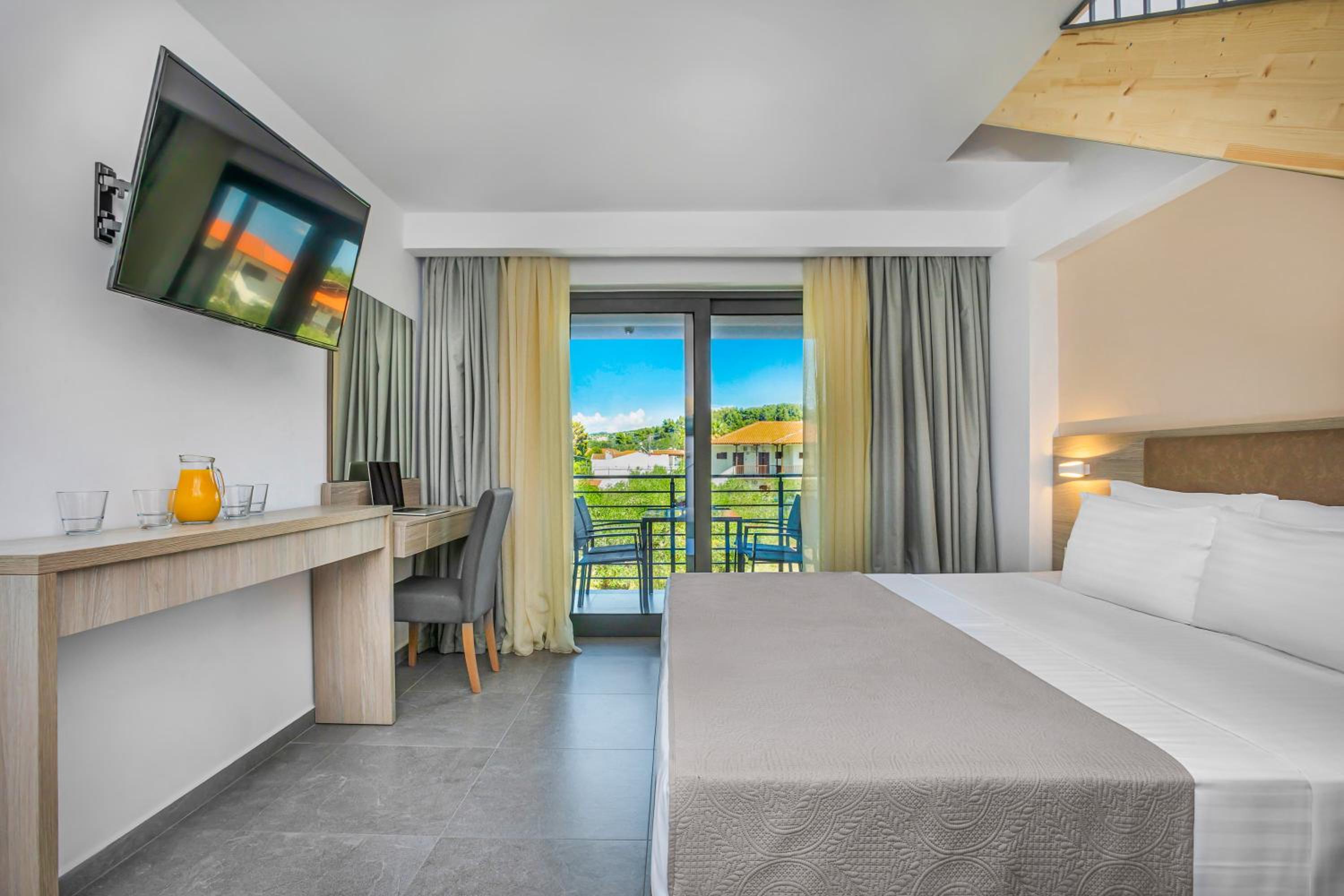 Junior Suite with Garden View