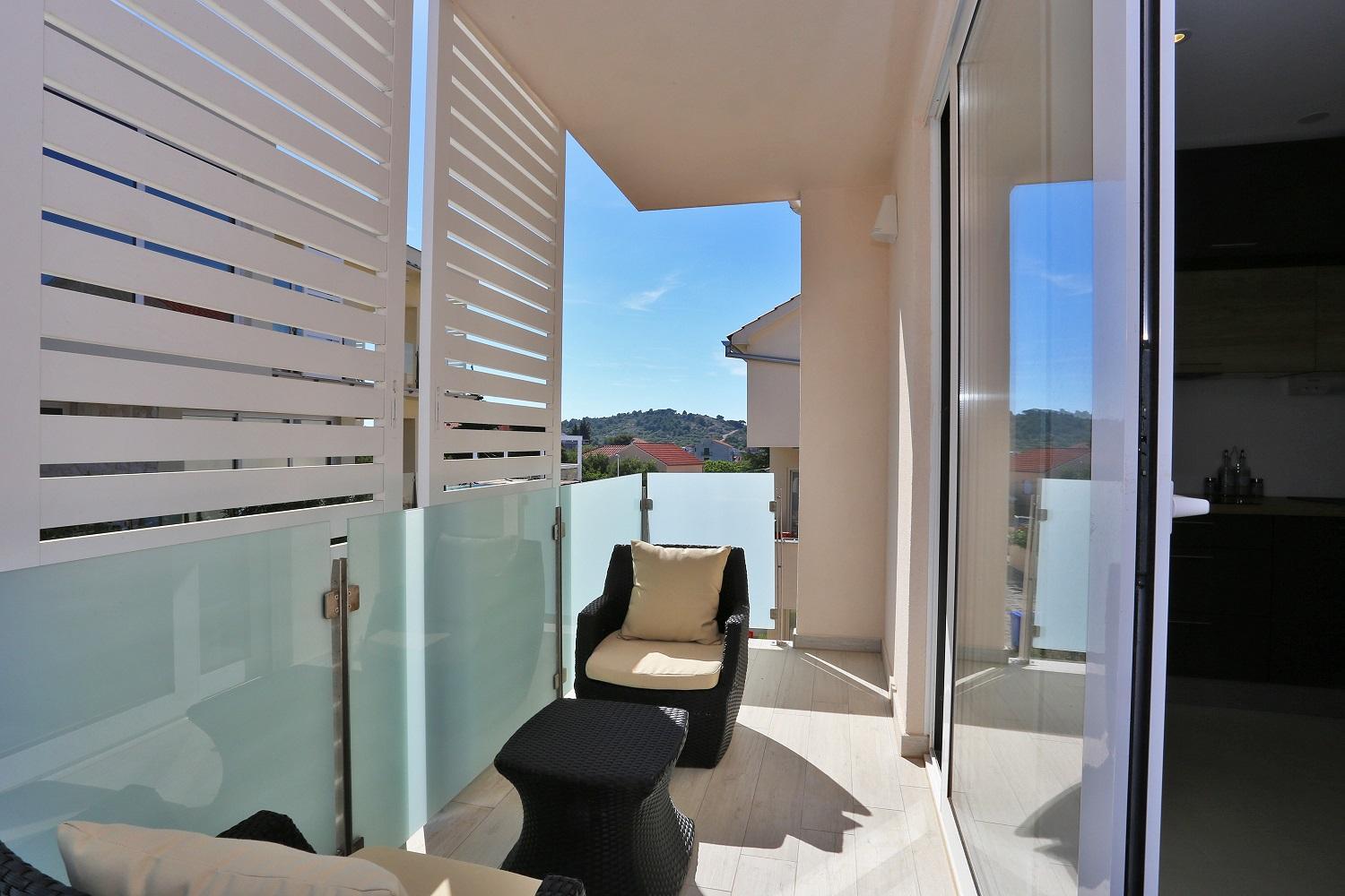 Apartment with Balcony photo 2