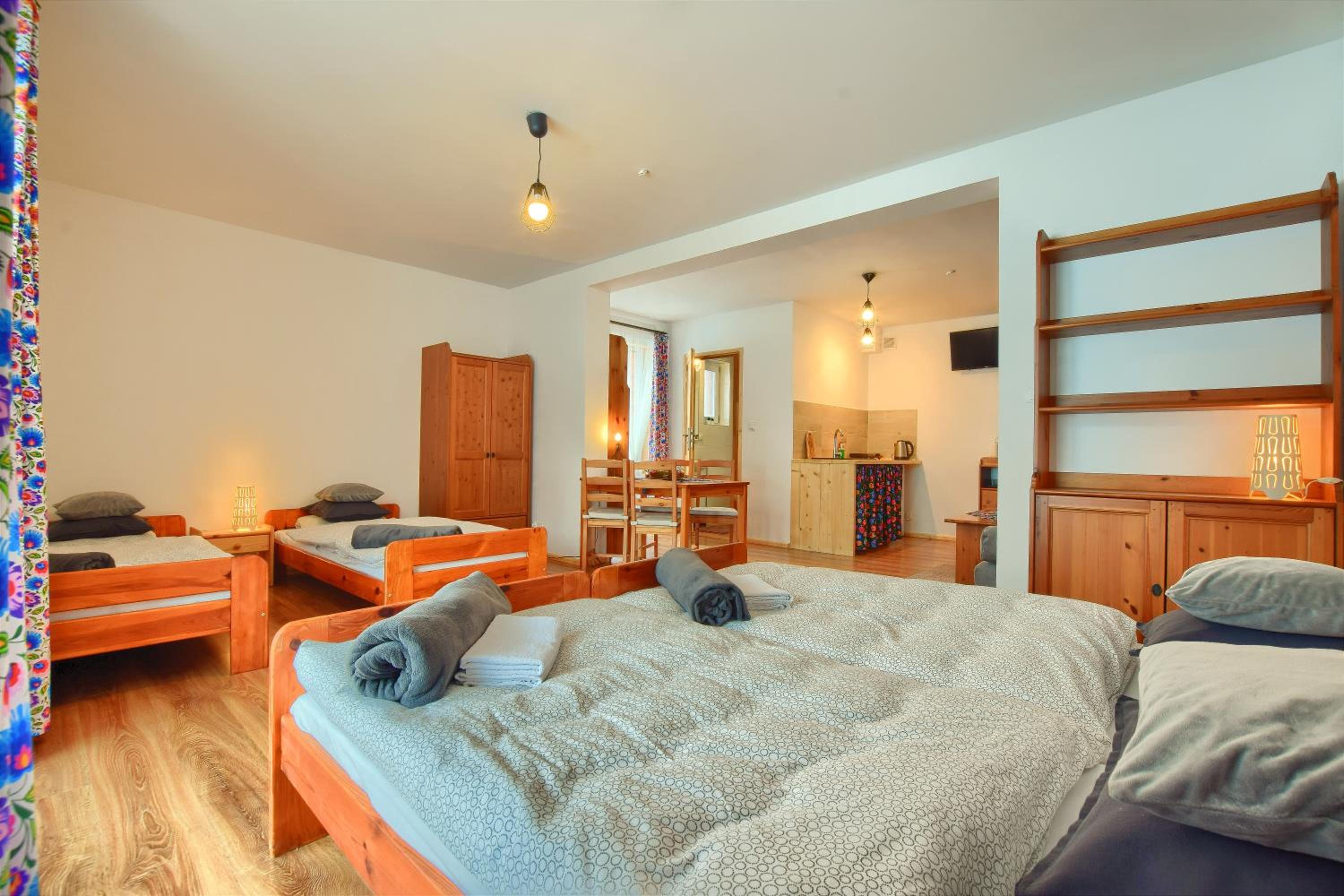 Apartment with Mountain View
