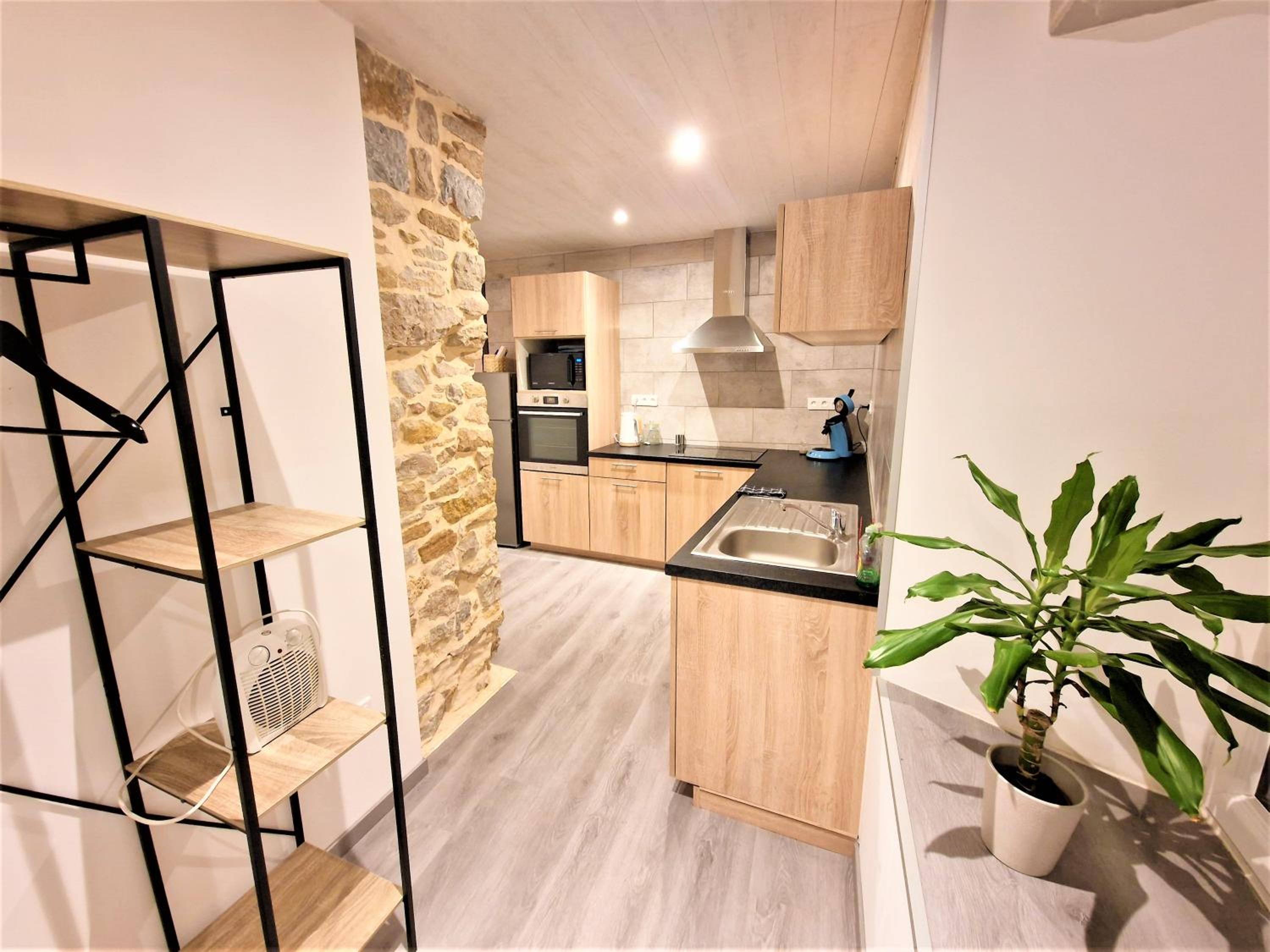 Studio Apartment - Photo 1