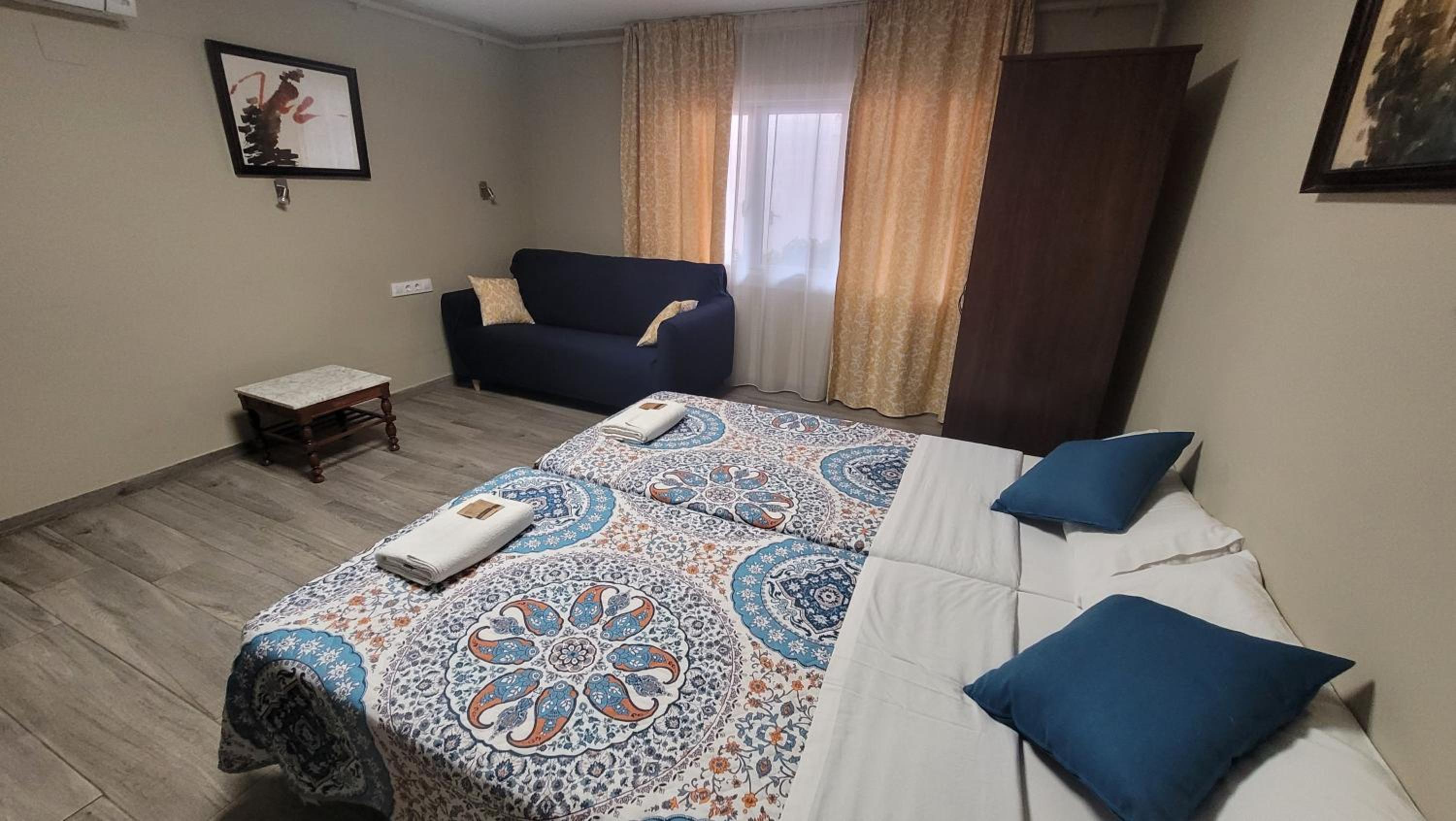 Quadruple Room with Private Bathroom photo 3
