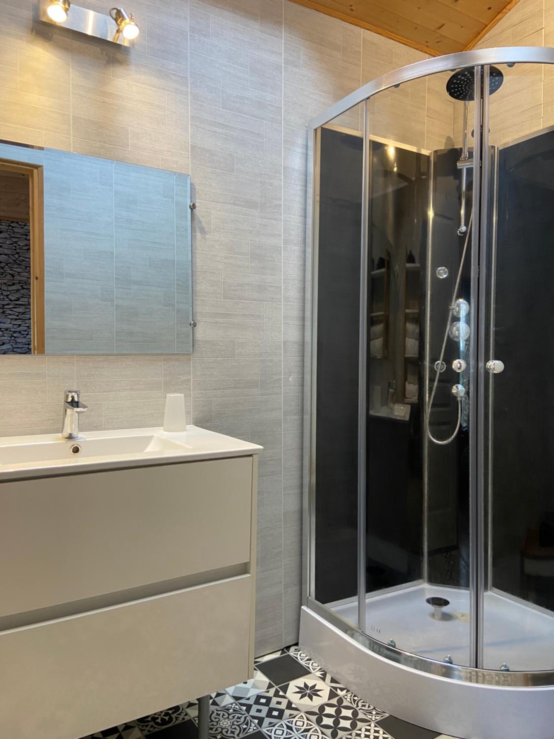 Deluxe Room (2 Adults + 1 Child)