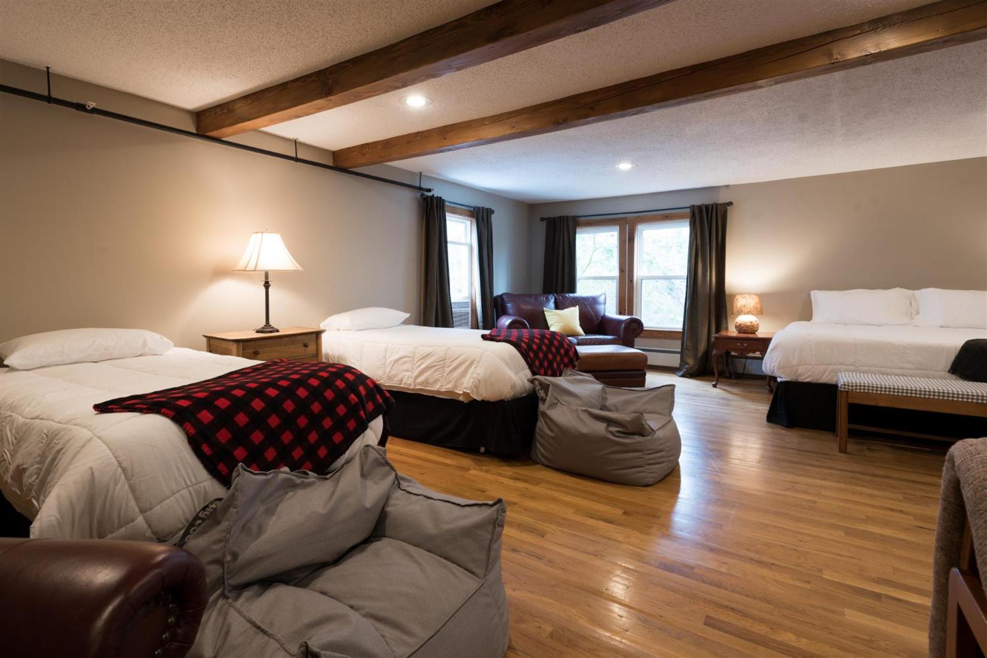 Deluxe King Suite