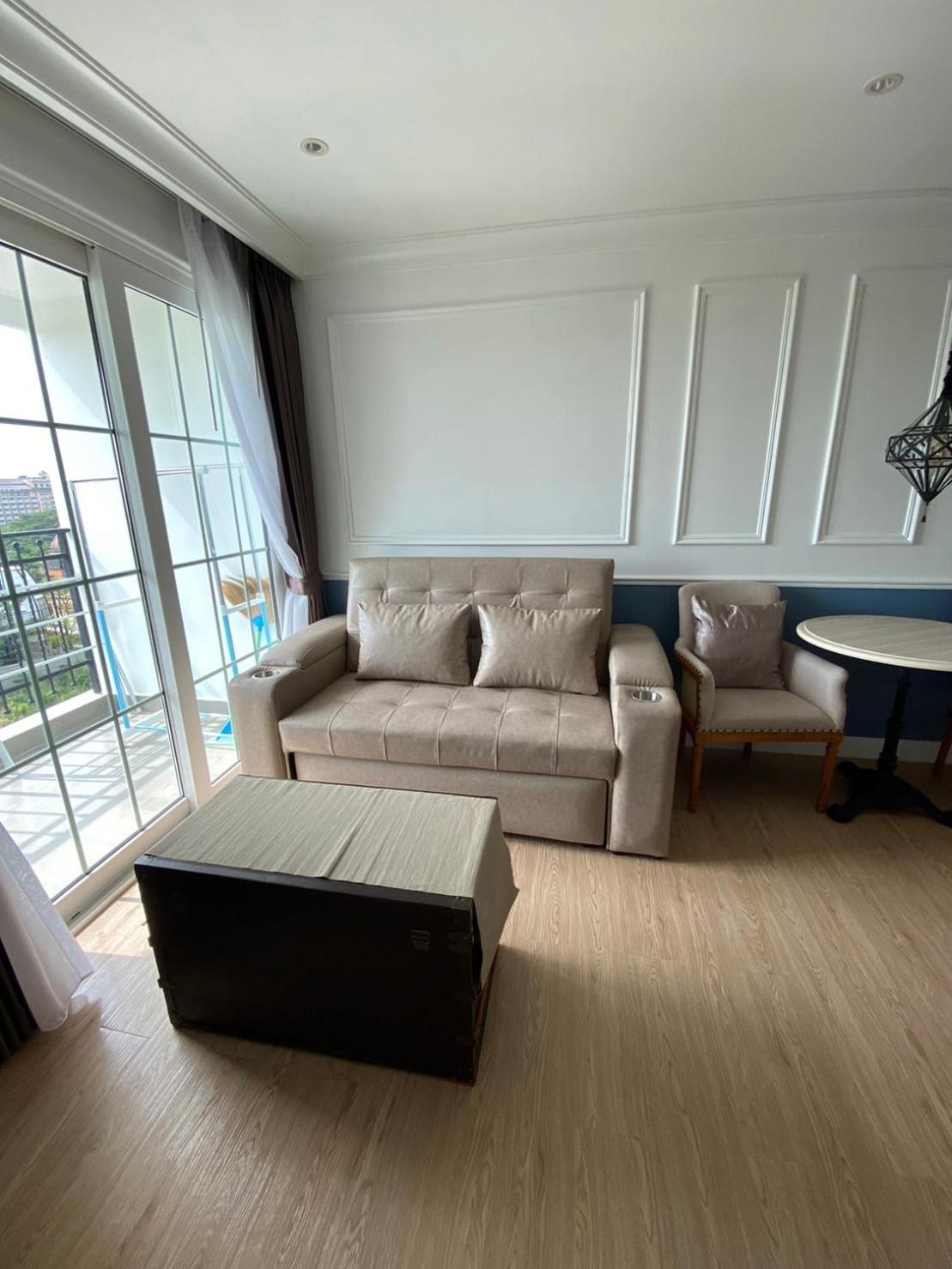 One-Bedroom Apartment - Photo 2