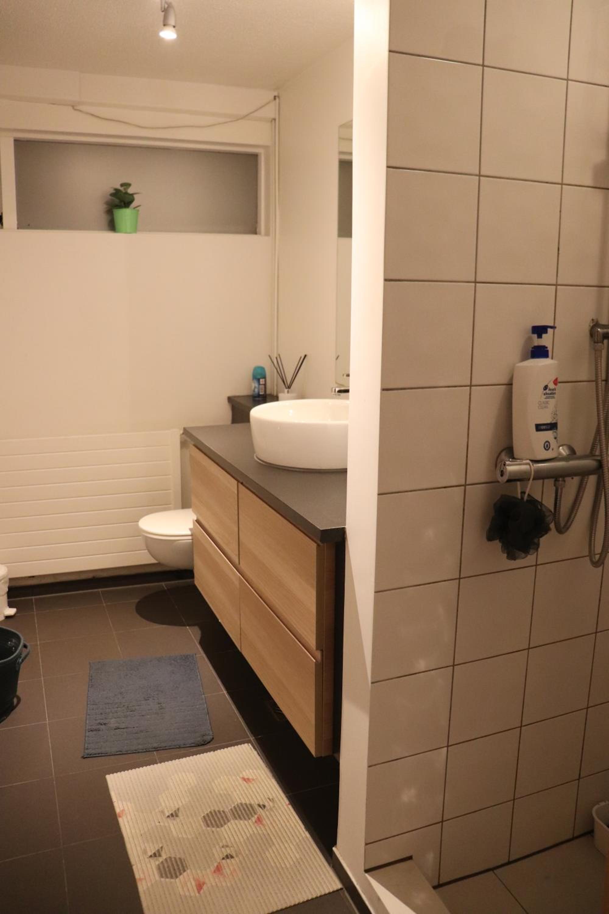 Deluxe Twin Room with Shared Bathroom