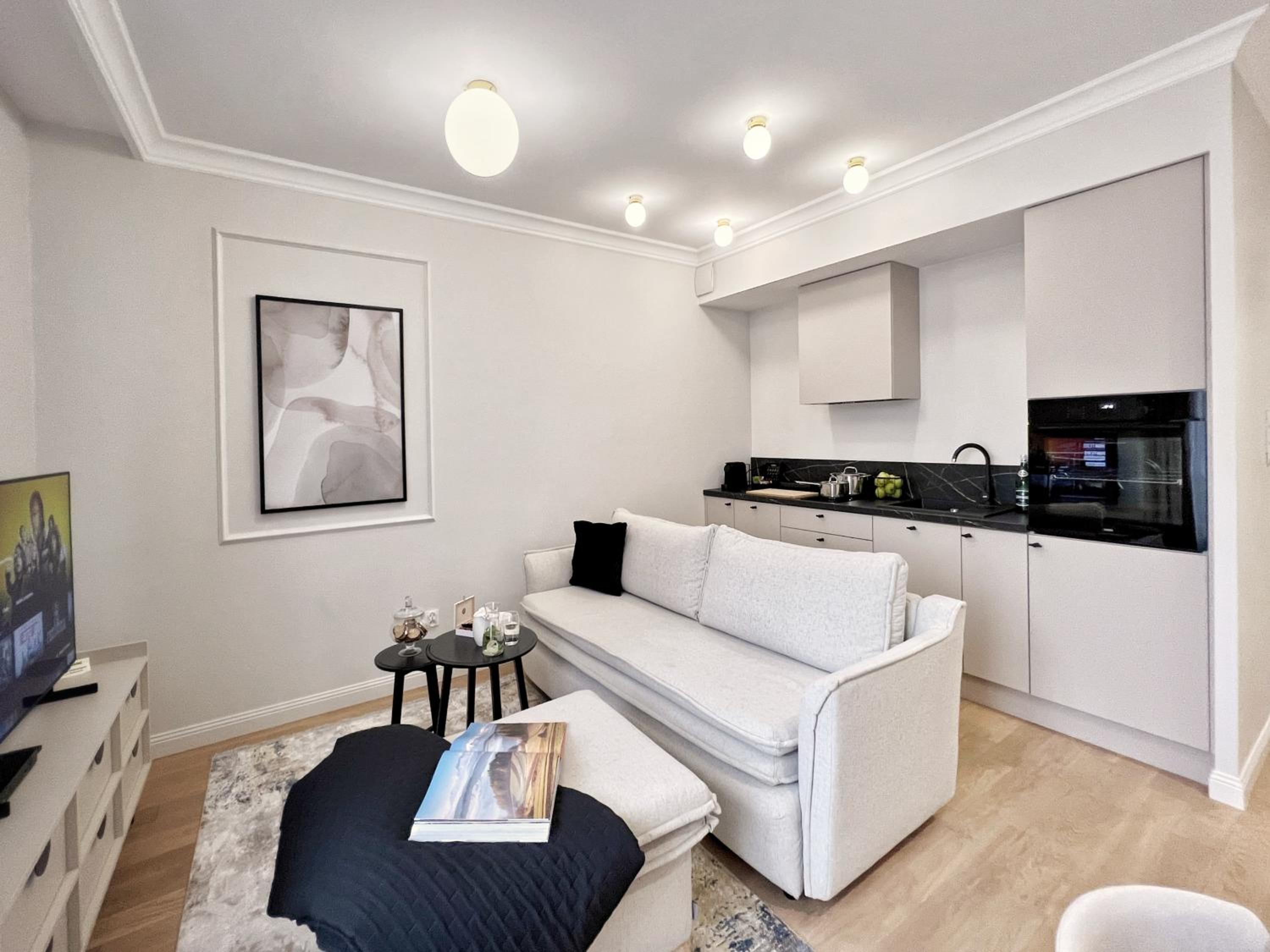 One-Bedroom Suite - Photo 3