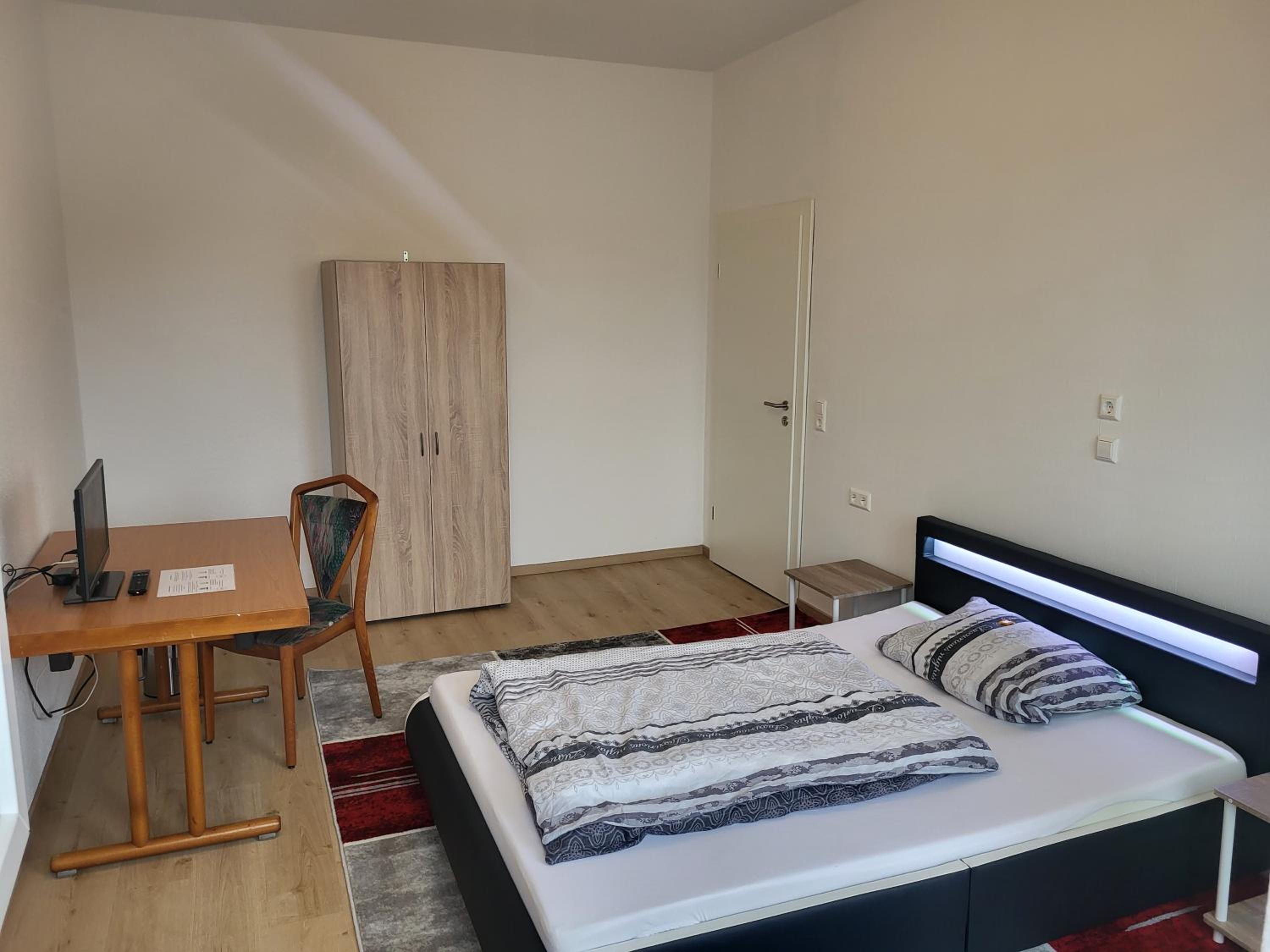 Single Room with Shared Shower and Toilet photo 2