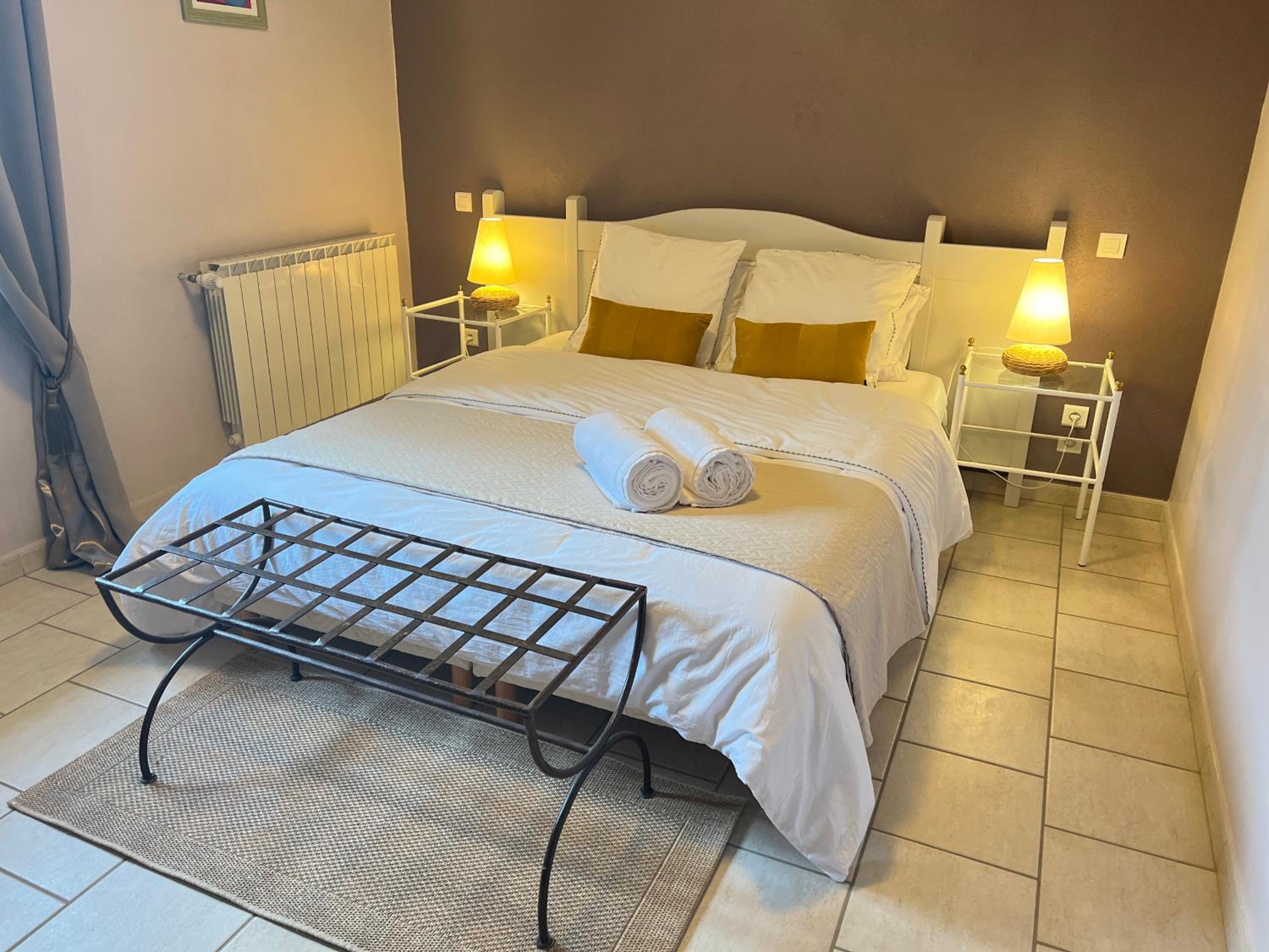 Standard Double Room - Photo 2