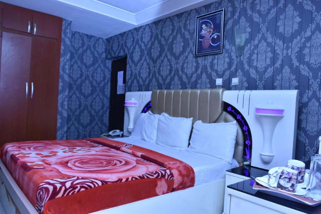 Standard King Room