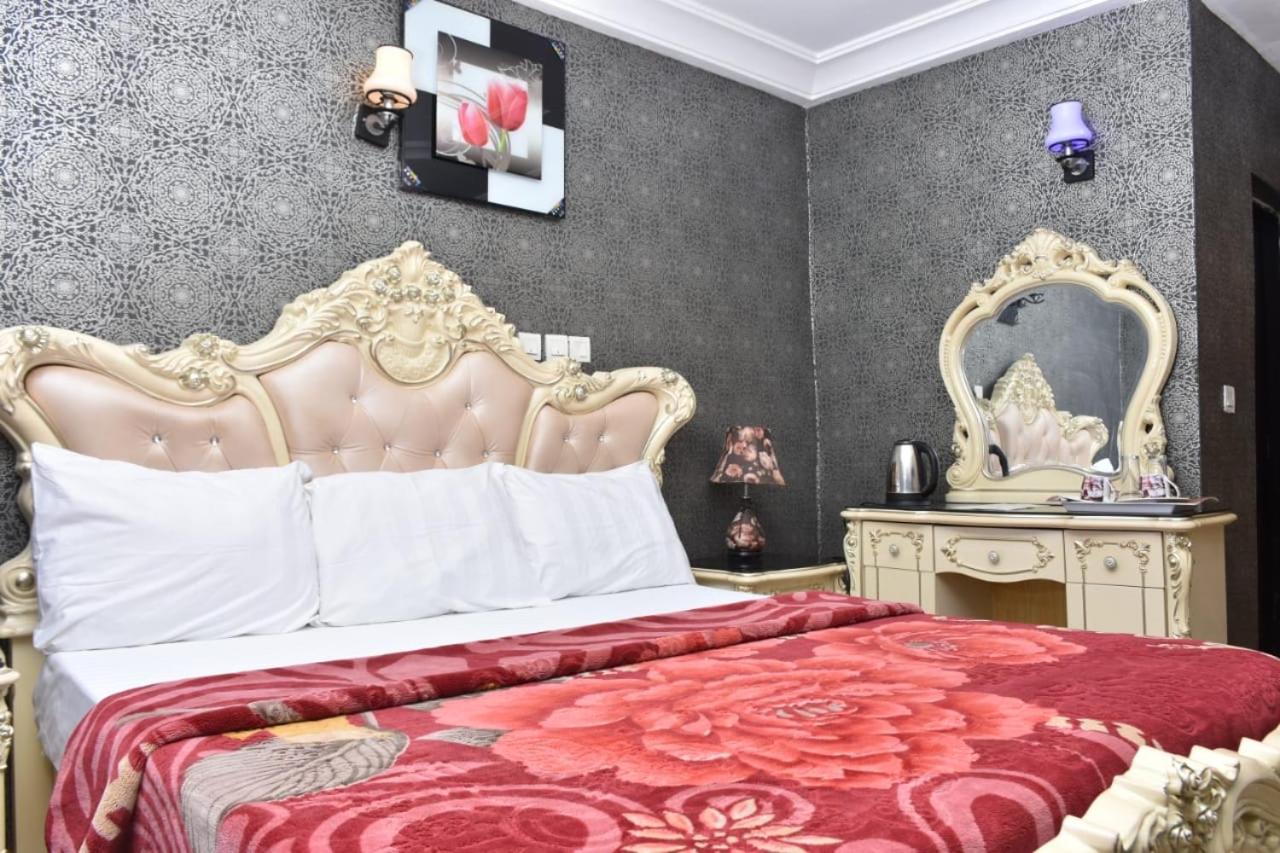Queen Room