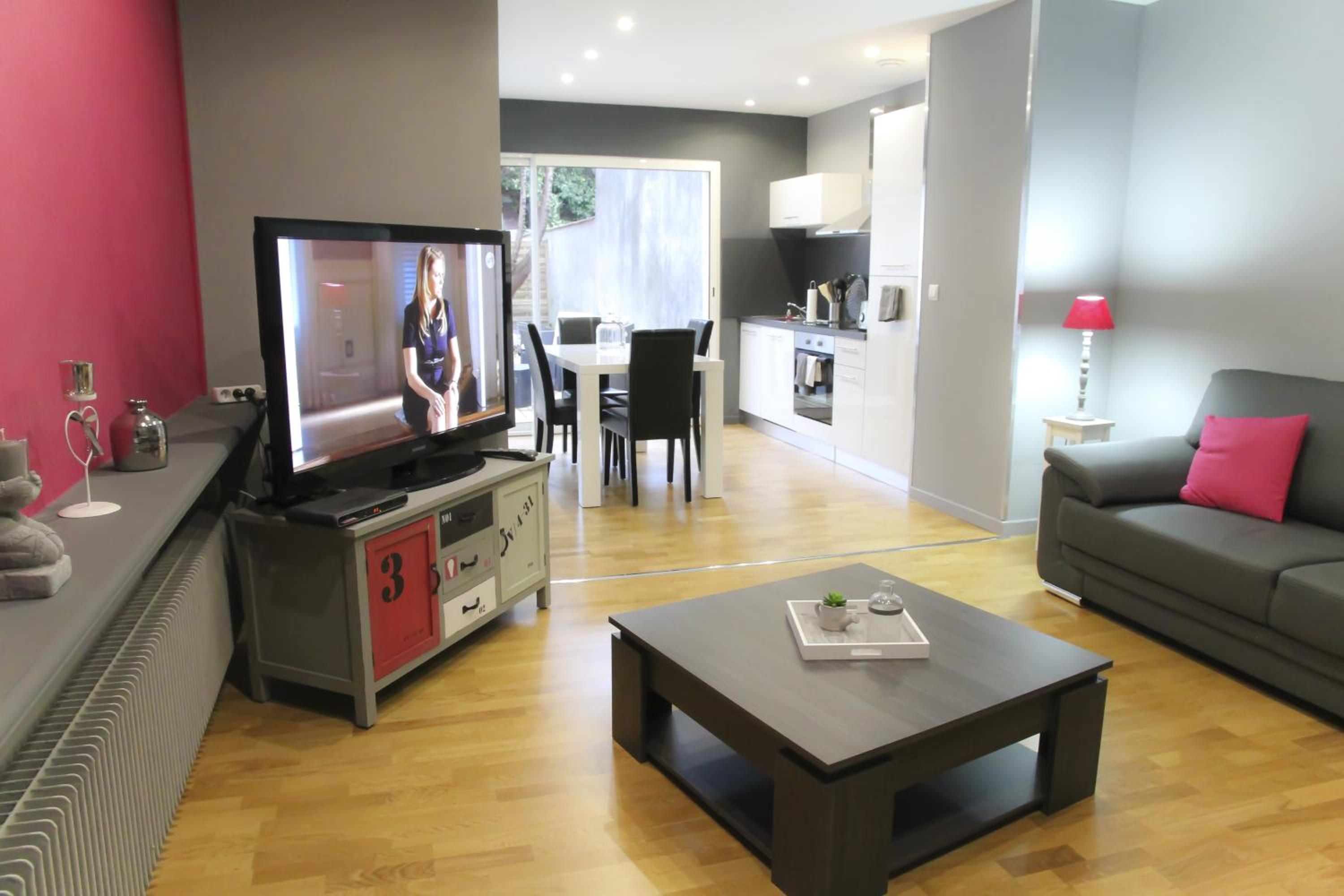 Two-Bedroom Apartment with Garden and Terrace
