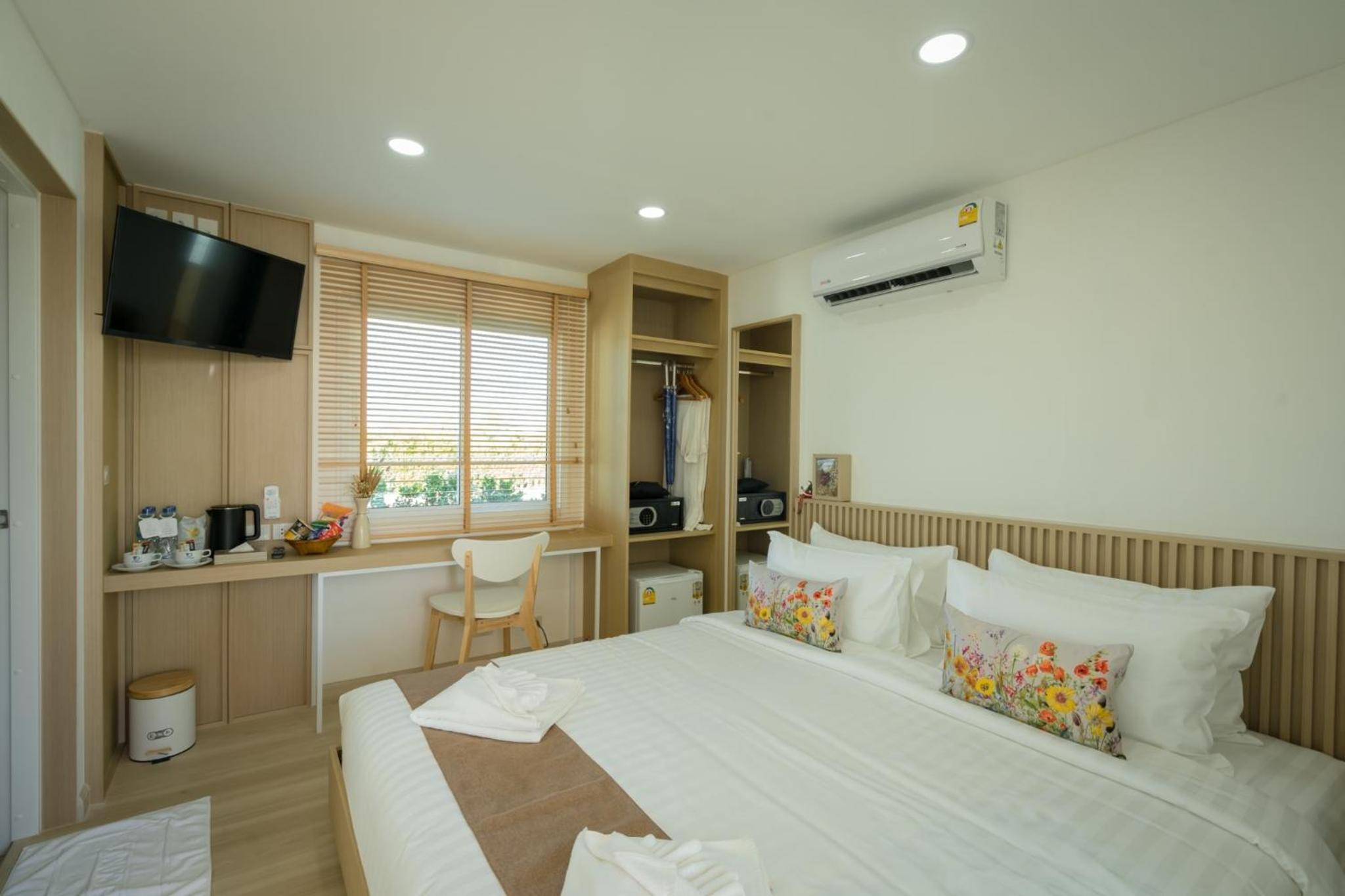 Two-Bedroom House - Photo 4