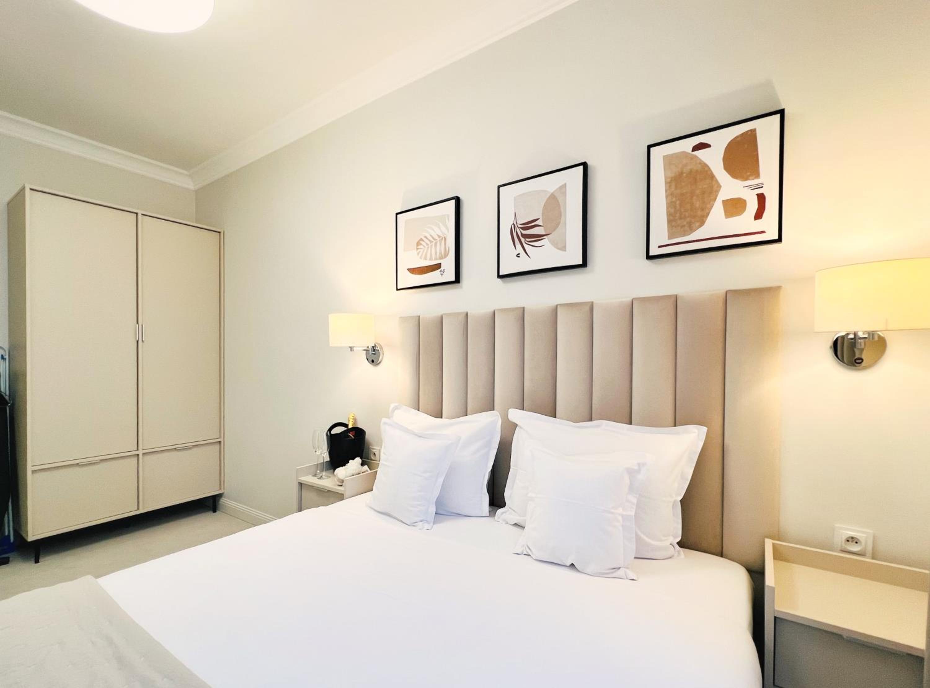 Two-Bedroom Suite - Photo 7