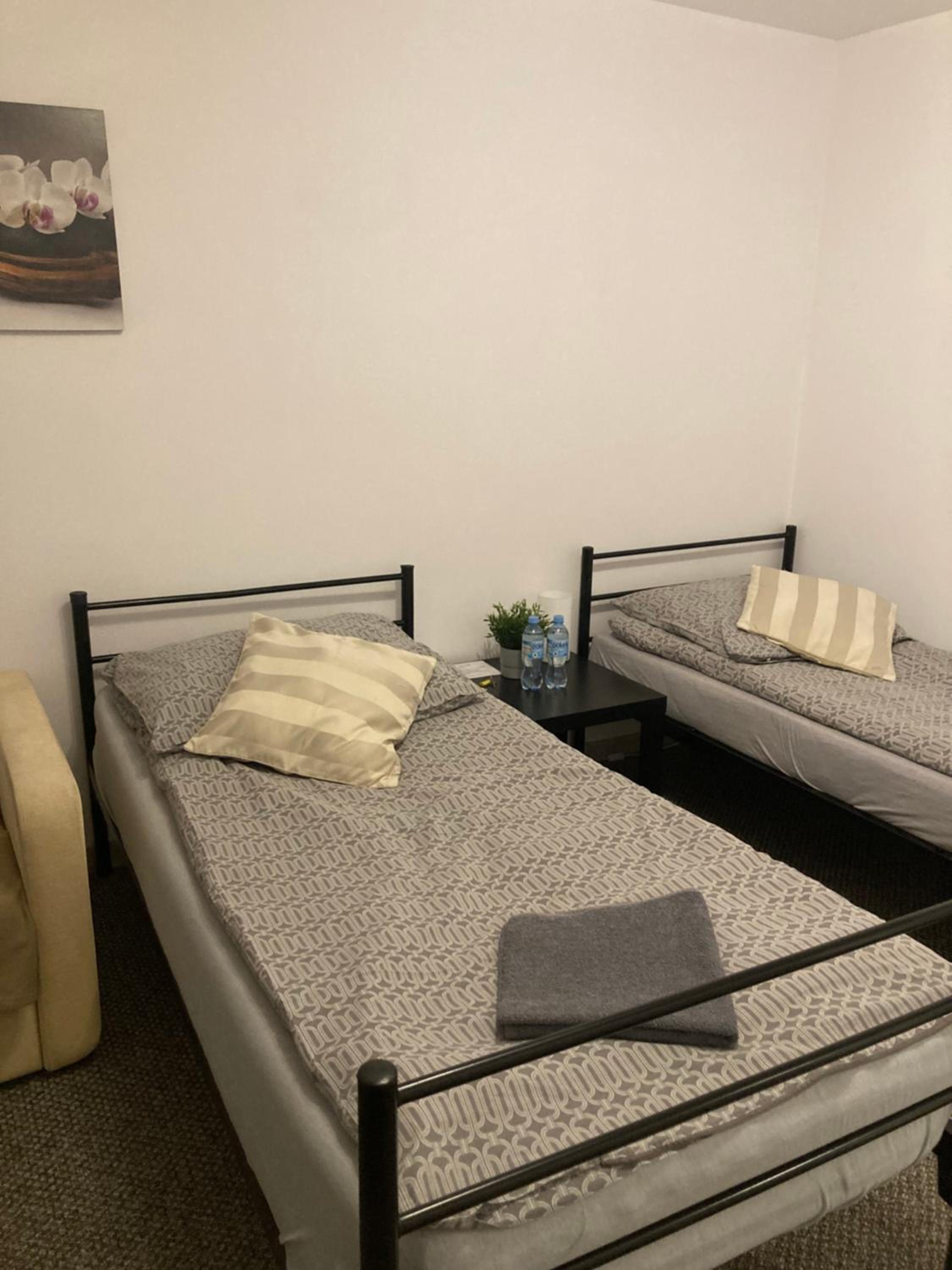 Large Double Room - Photo 2