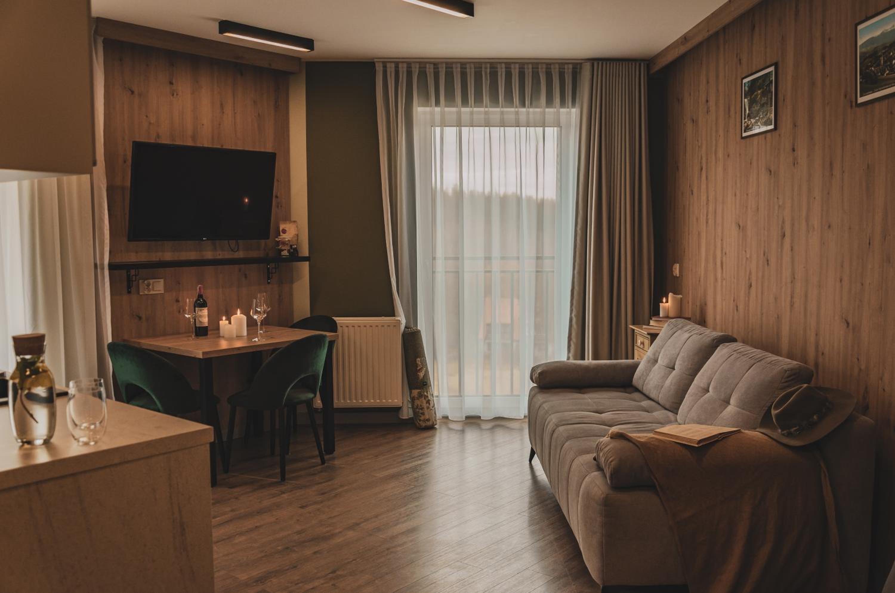 Apartment with Mountain View - Photo 1