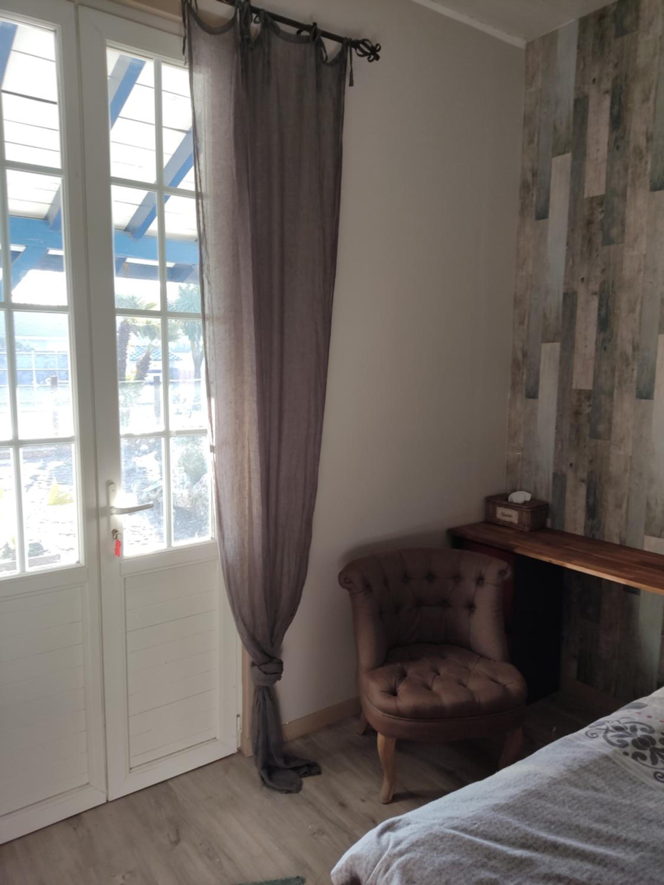 Double Room with Pool View - Photo 21