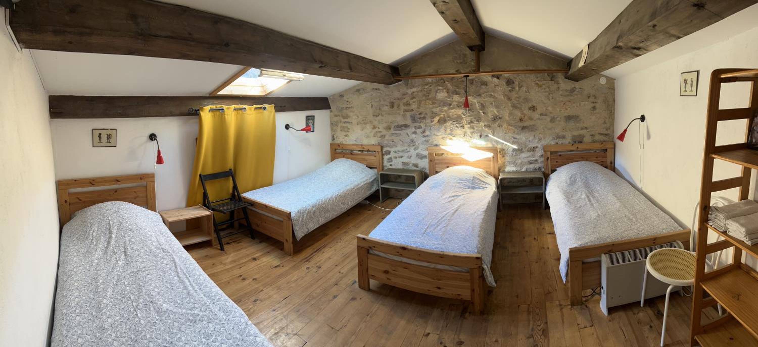 Quadruple Room with Shared Bathroom photo 2