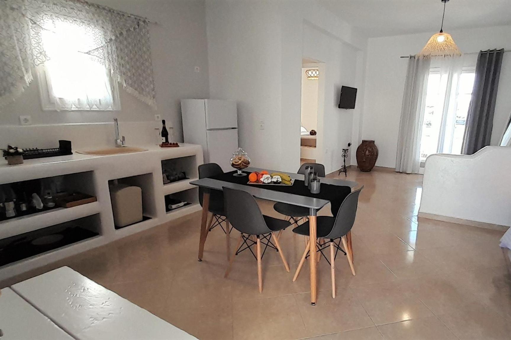 One-Bedroom House photo 1