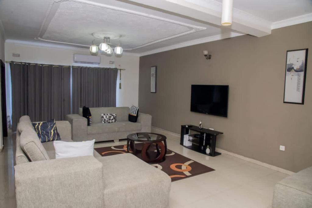 Three-Bedroom Villa photo 1
