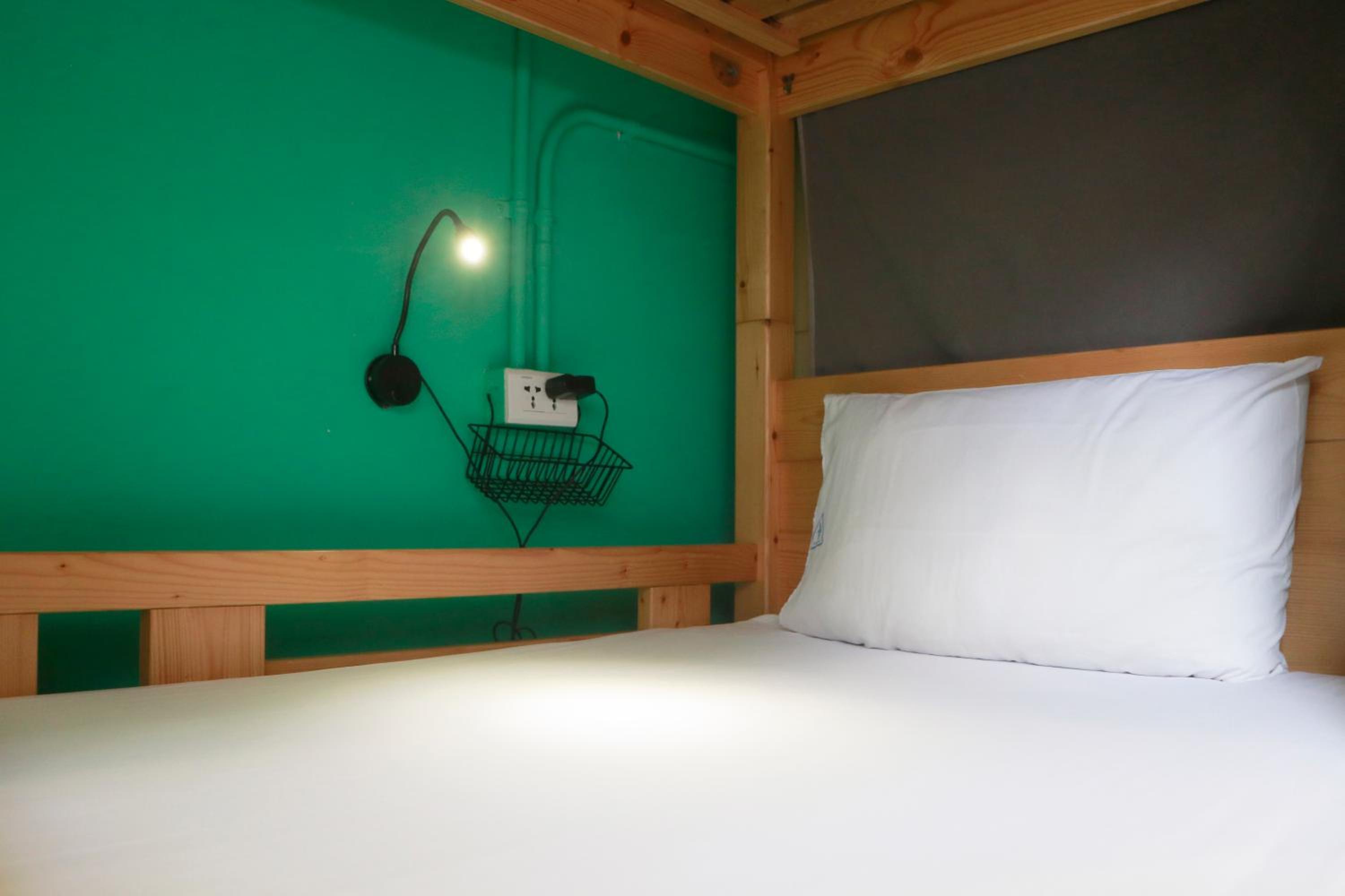 Quadruple Room with Shared Bathroom photo 2