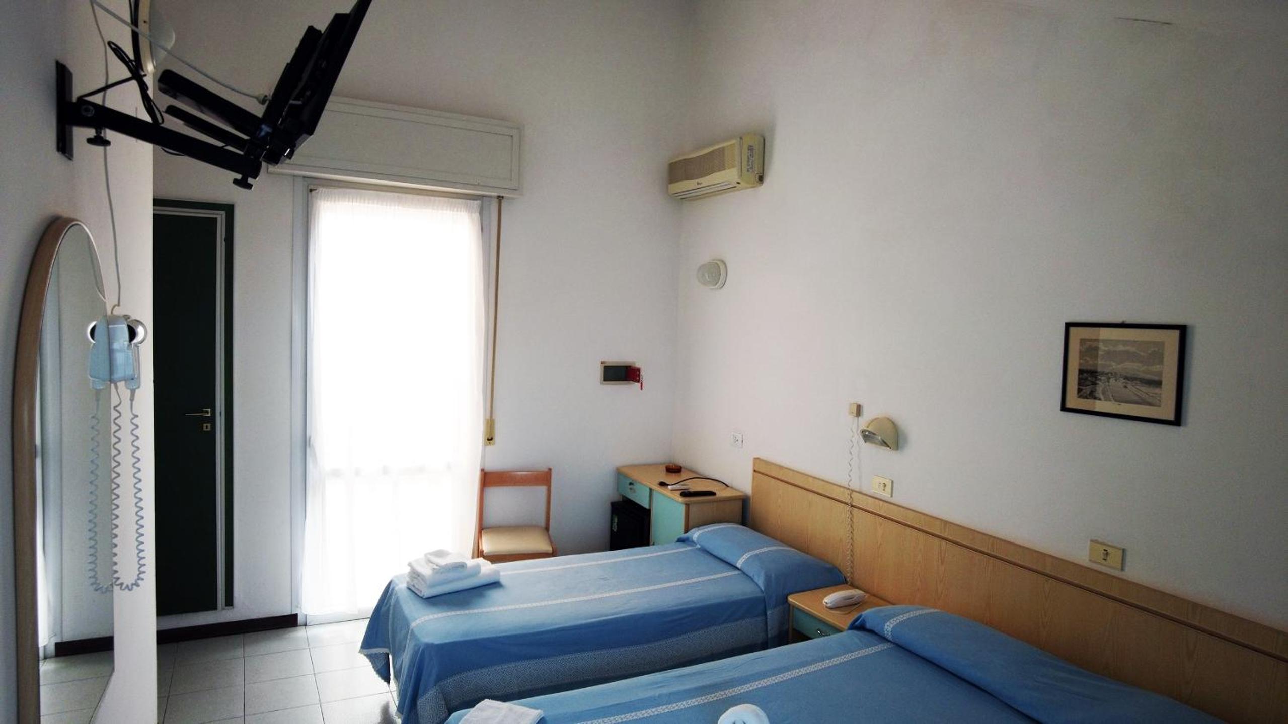 Economy Triple Room