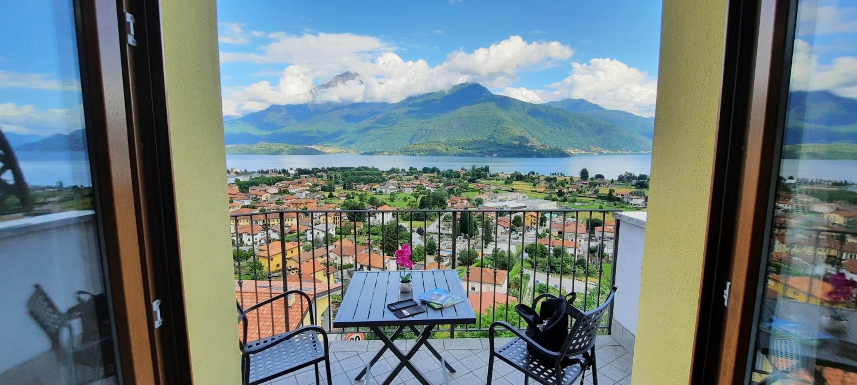 Apartment with Lake View